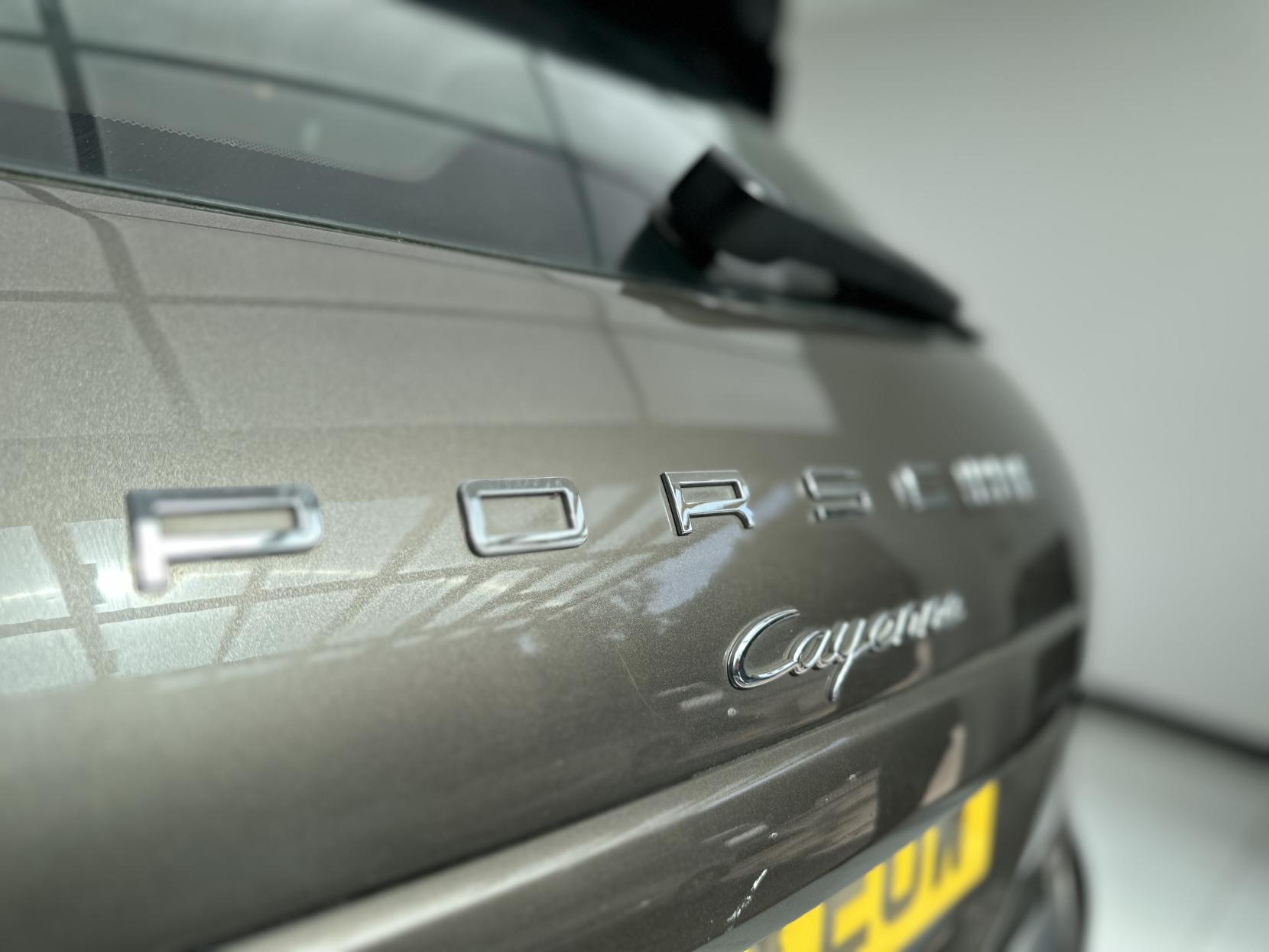 Porsche Cayenne 3.0 TD V6 SUV 5dr Diesel Tiptronic 4WD Euro 5 (s/s) (240 ps)