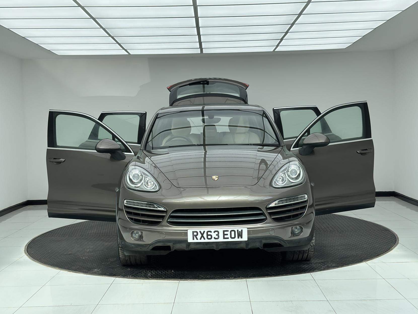 Porsche Cayenne 3.0 TD V6 SUV 5dr Diesel Tiptronic 4WD Euro 5 (s/s) (240 ps)