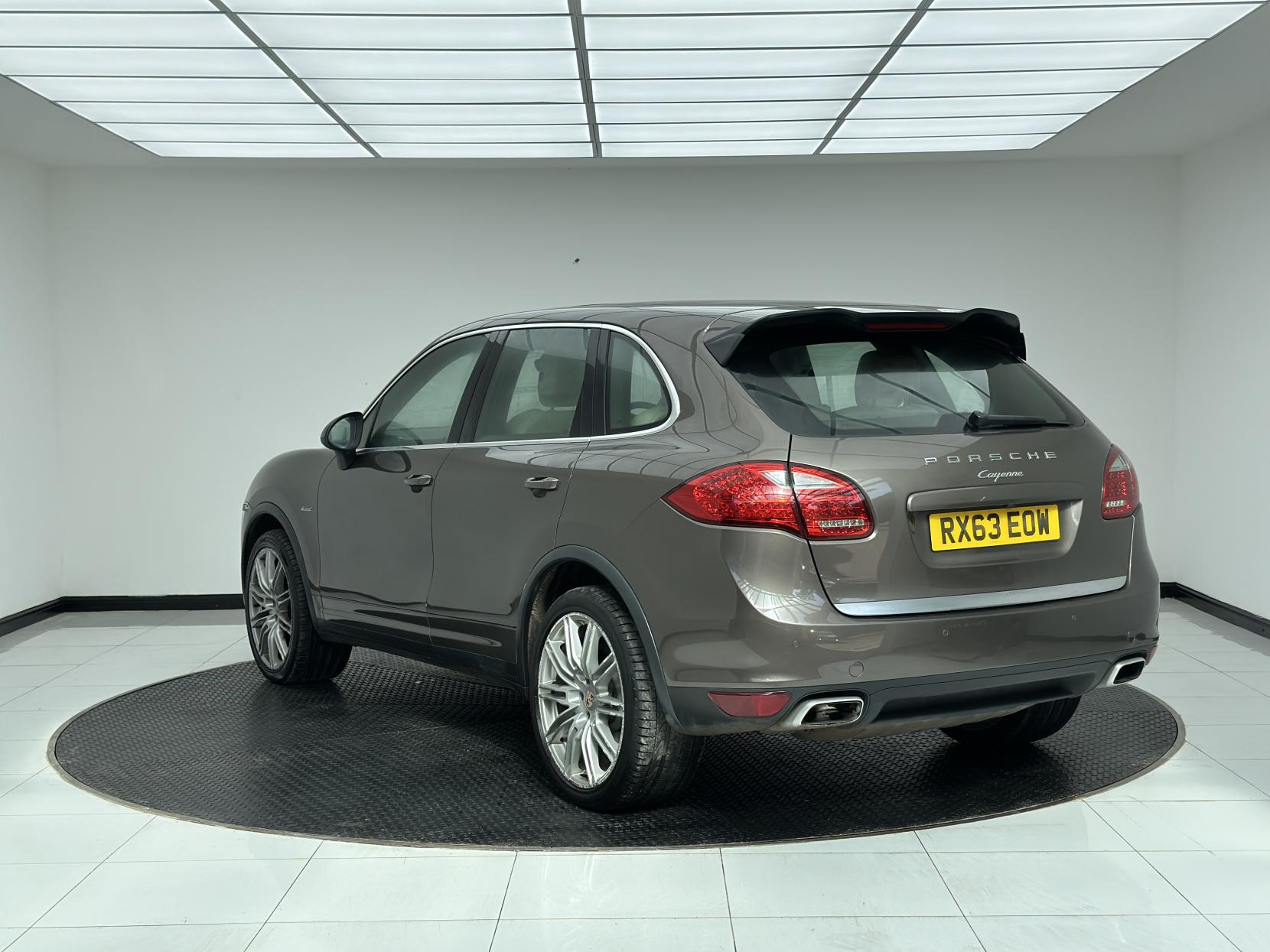 Porsche Cayenne 3.0 TD V6 SUV 5dr Diesel Tiptronic 4WD Euro 5 (s/s) (240 ps)