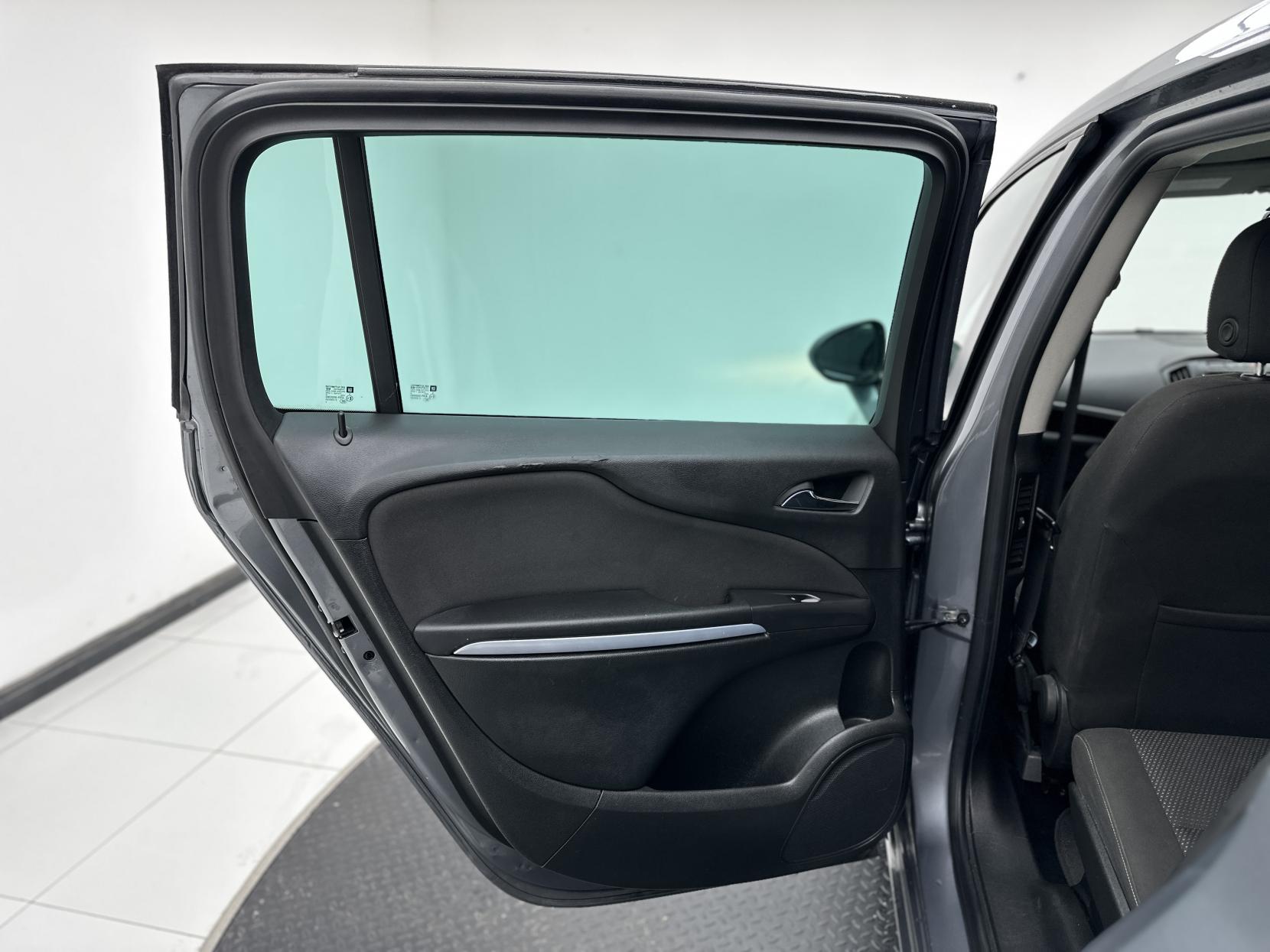 Vauxhall Zafira Tourer 1.4i Turbo SRi MPV 5dr Petrol Auto Euro 6 (140 ps)