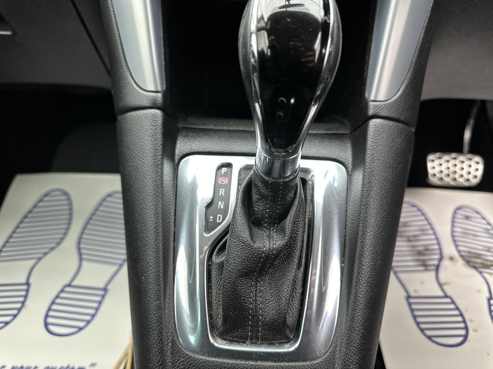 Vauxhall Zafira Tourer 1.4i Turbo SRi MPV 5dr Petrol Auto Euro 6 (140 ps)