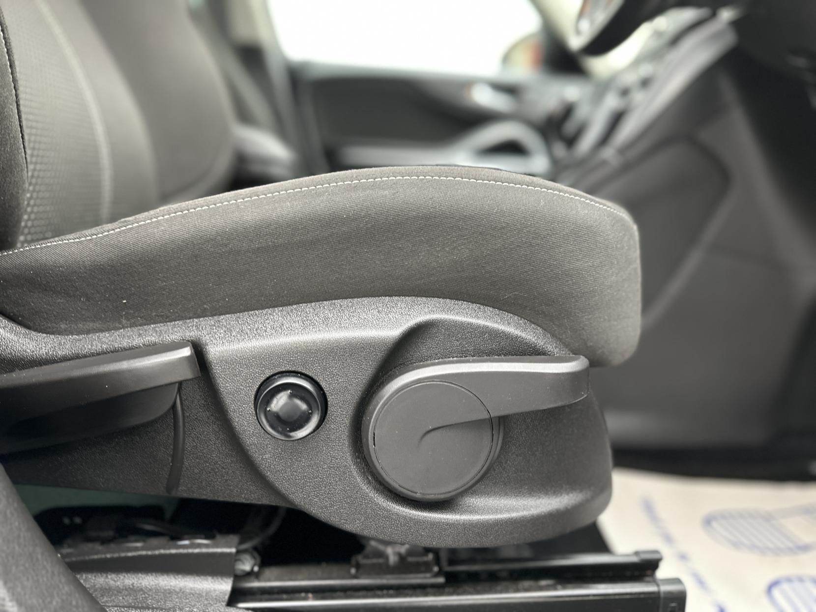 Vauxhall Zafira Tourer 1.4i Turbo SRi MPV 5dr Petrol Auto Euro 6 (140 ps)