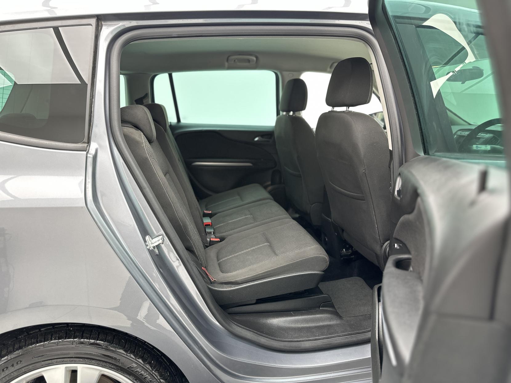 Vauxhall Zafira Tourer 1.4i Turbo SRi MPV 5dr Petrol Auto Euro 6 (140 ps)