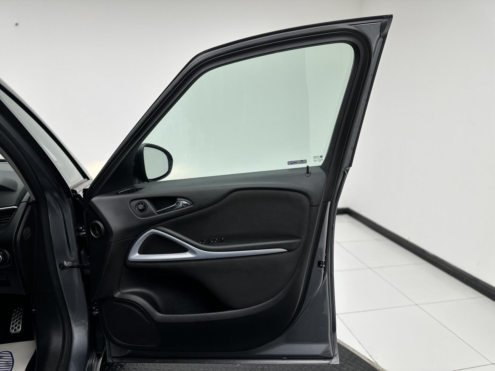 Vauxhall Zafira Tourer 1.4i Turbo SRi MPV 5dr Petrol Auto Euro 6 (140 ps)