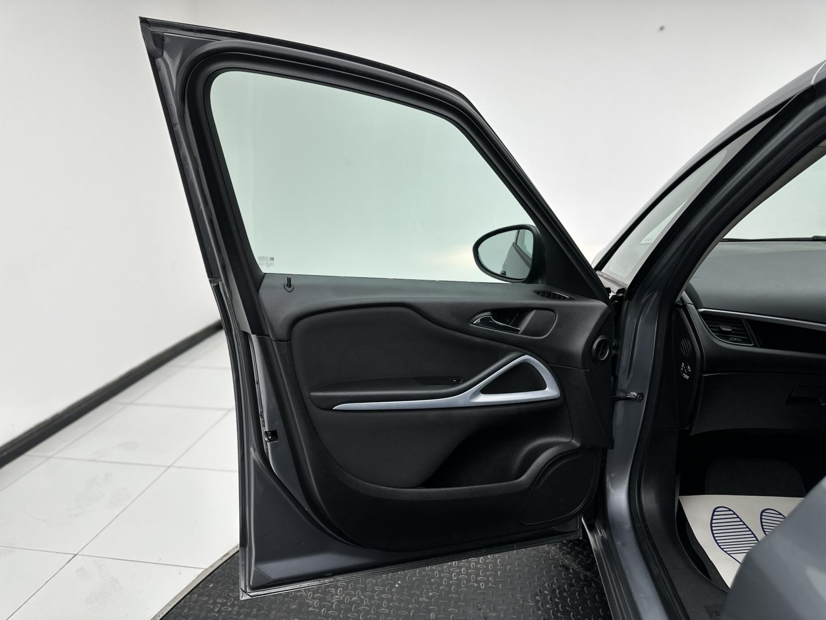 Vauxhall Zafira Tourer 1.4i Turbo SRi MPV 5dr Petrol Auto Euro 6 (140 ps)