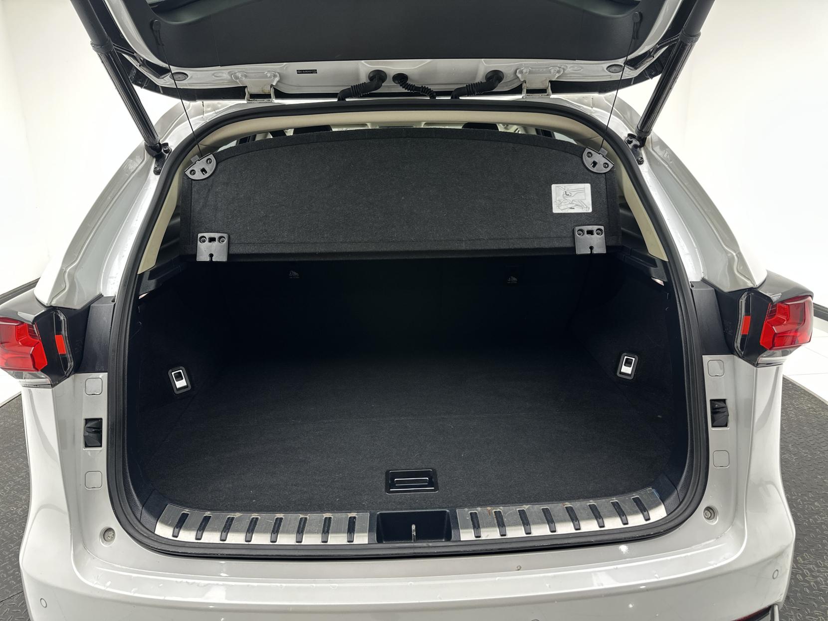 Lexus NX 2.5 300h GPF SUV 5dr Petrol Hybrid E-CVT 4WD Euro 6 (s/s) (197 ps)