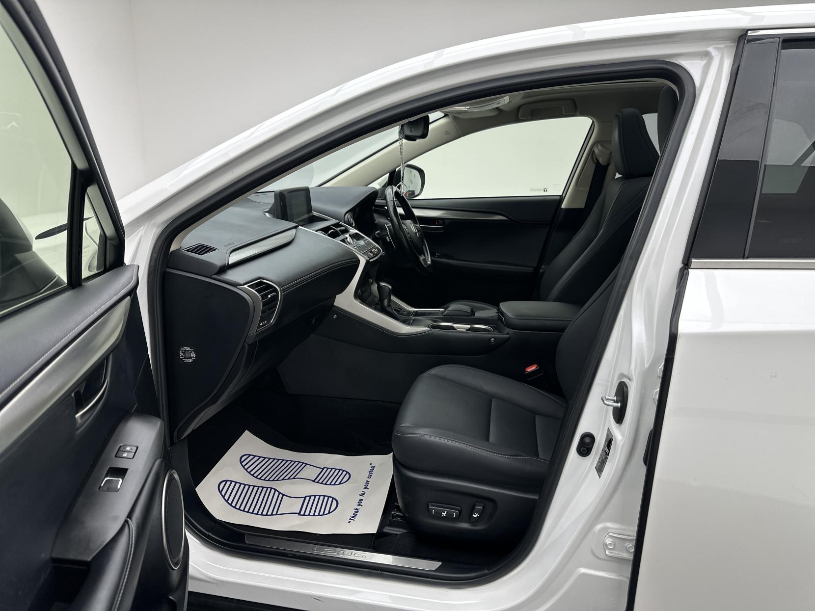 Lexus NX 2.5 300h GPF SUV 5dr Petrol Hybrid E-CVT 4WD Euro 6 (s/s) (197 ps)