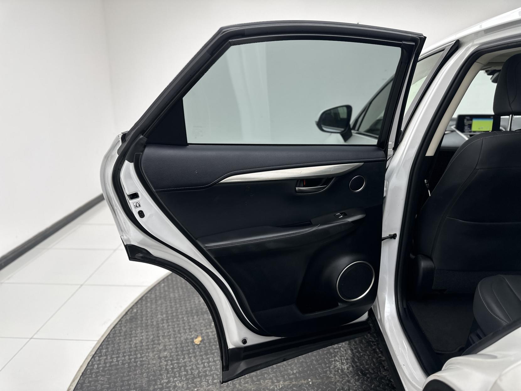 Lexus NX 2.5 300h GPF SUV 5dr Petrol Hybrid E-CVT 4WD Euro 6 (s/s) (197 ps)