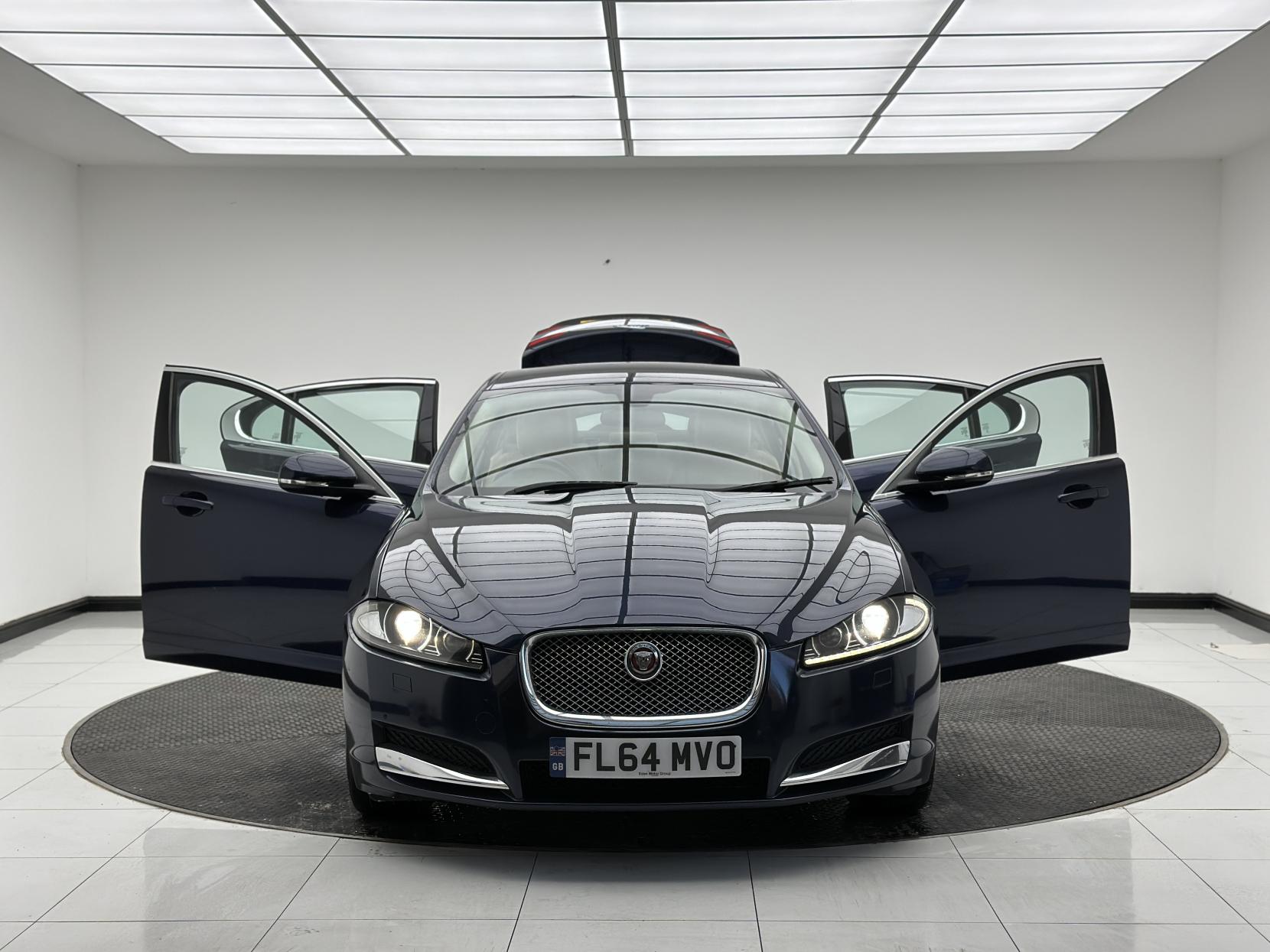 Jaguar XF 2.2d Luxury Saloon 4dr Diesel Auto Euro 5 (s/s) (163 ps)