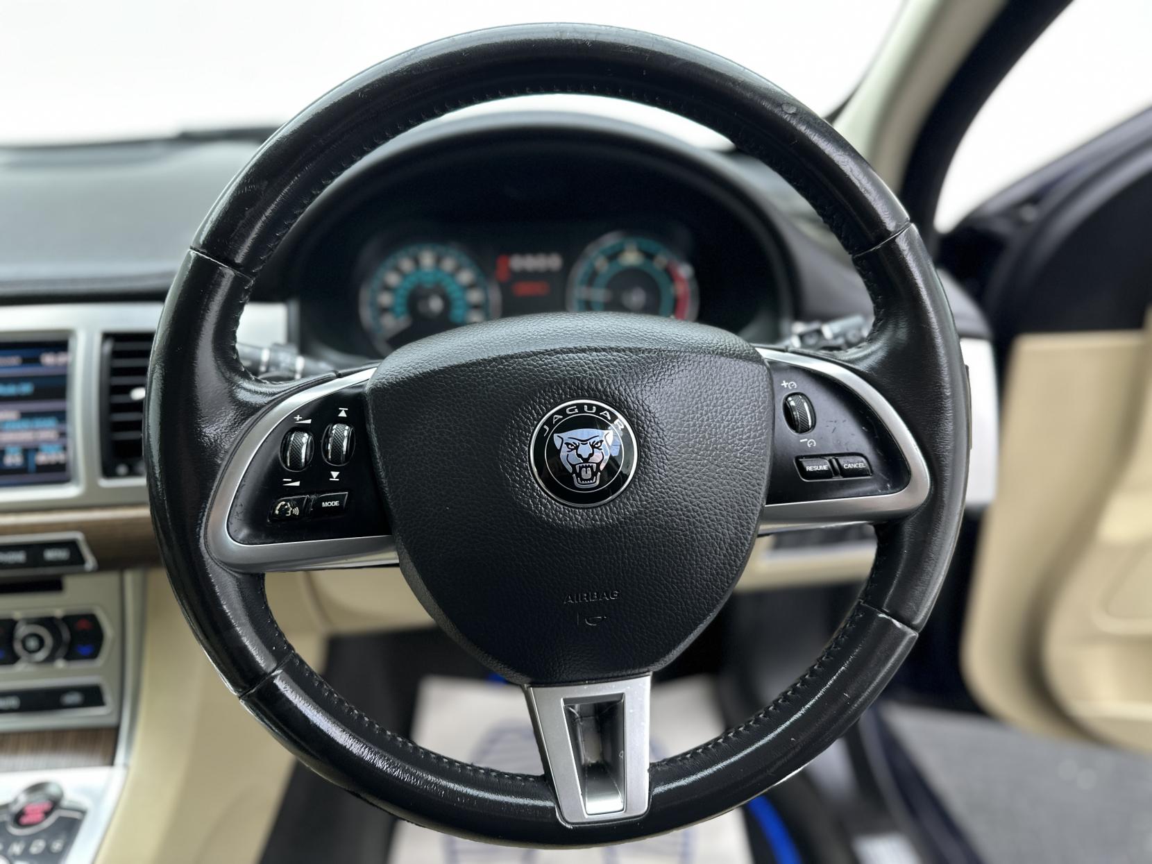 Jaguar XF 2.2d Luxury Saloon 4dr Diesel Auto Euro 5 (s/s) (163 ps)