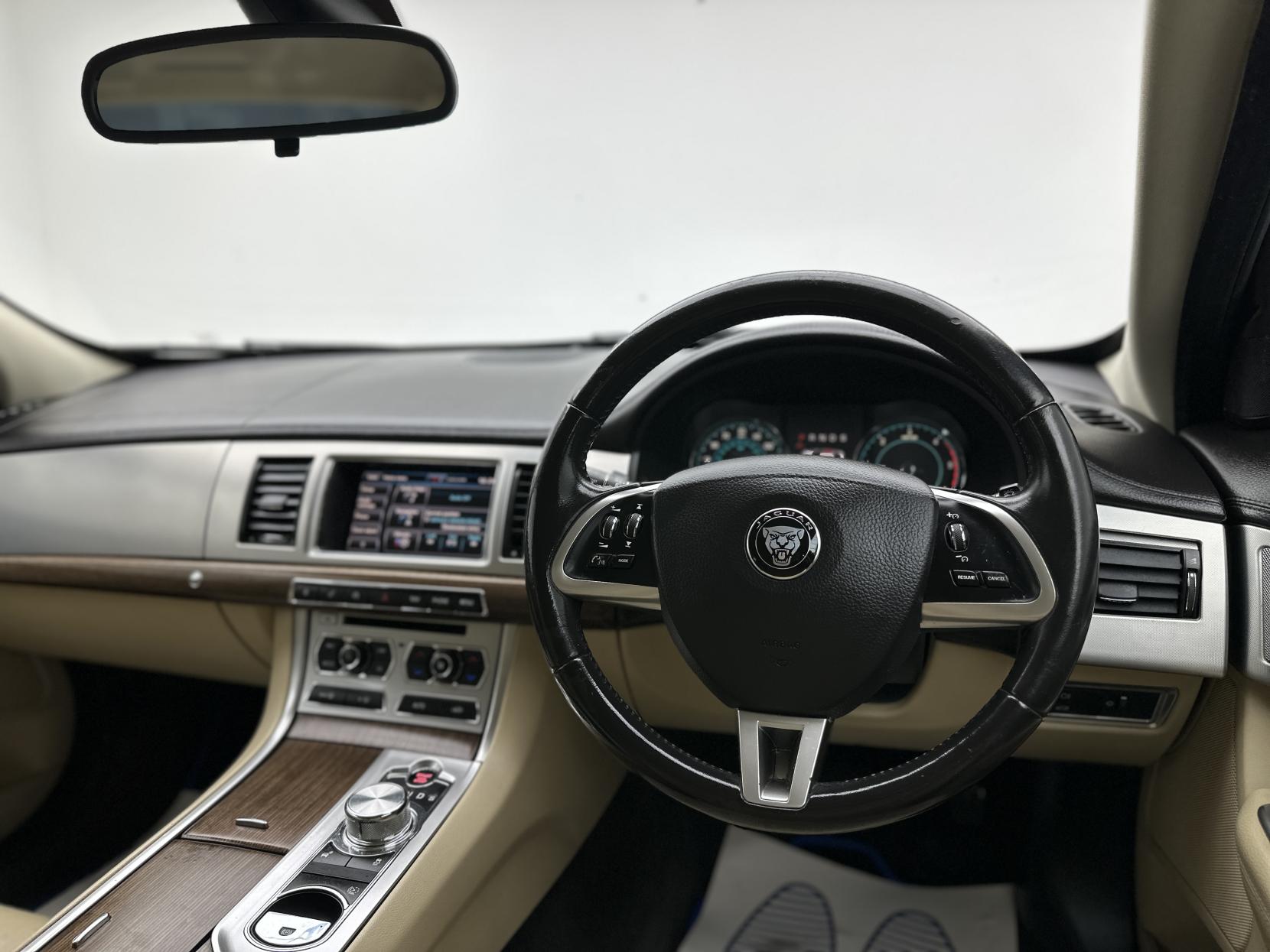 Jaguar XF 2.2d Luxury Saloon 4dr Diesel Auto Euro 5 (s/s) (163 ps)