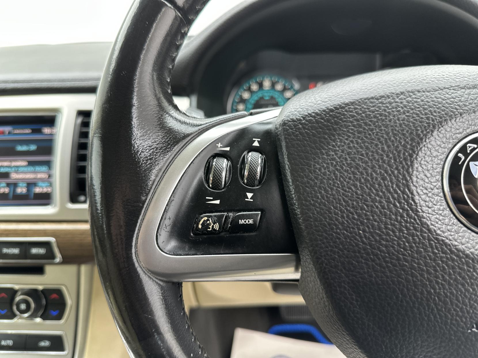 Jaguar XF 2.2d Luxury Saloon 4dr Diesel Auto Euro 5 (s/s) (163 ps)