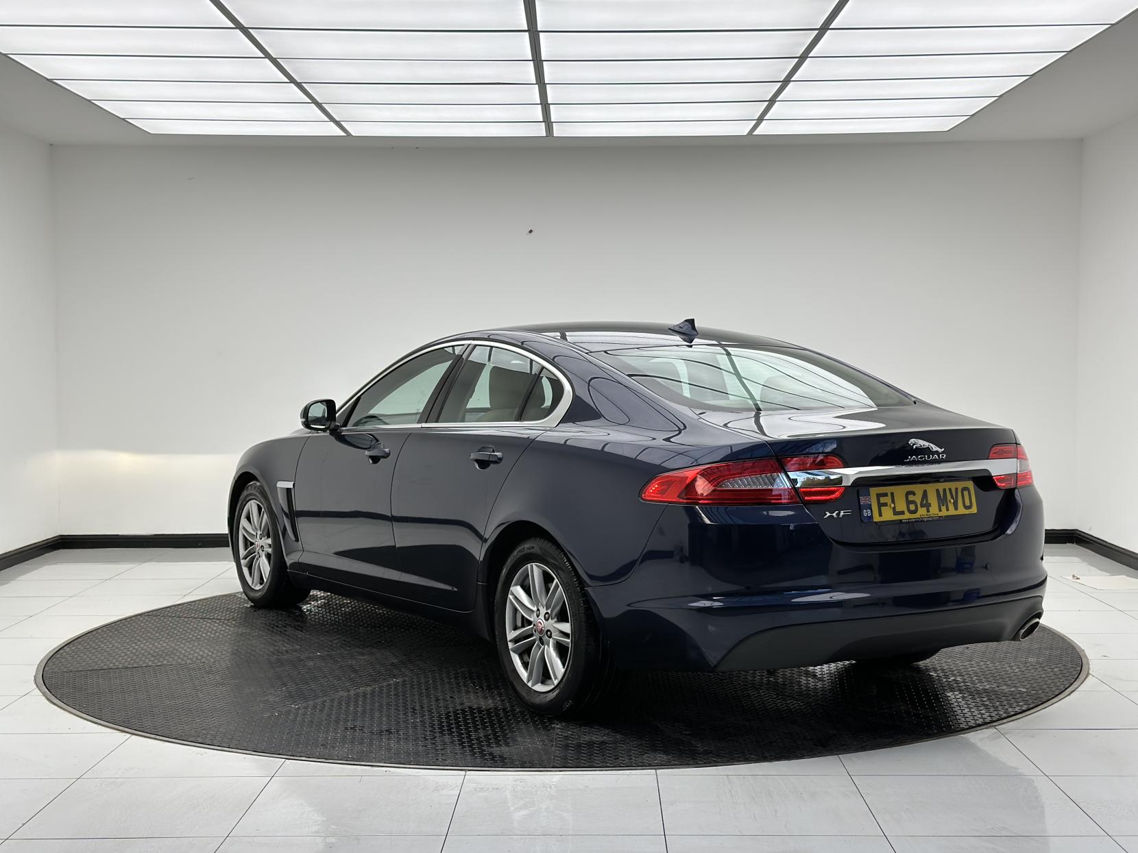 Jaguar XF 2.2d Luxury Saloon 4dr Diesel Auto Euro 5 (s/s) (163 ps)