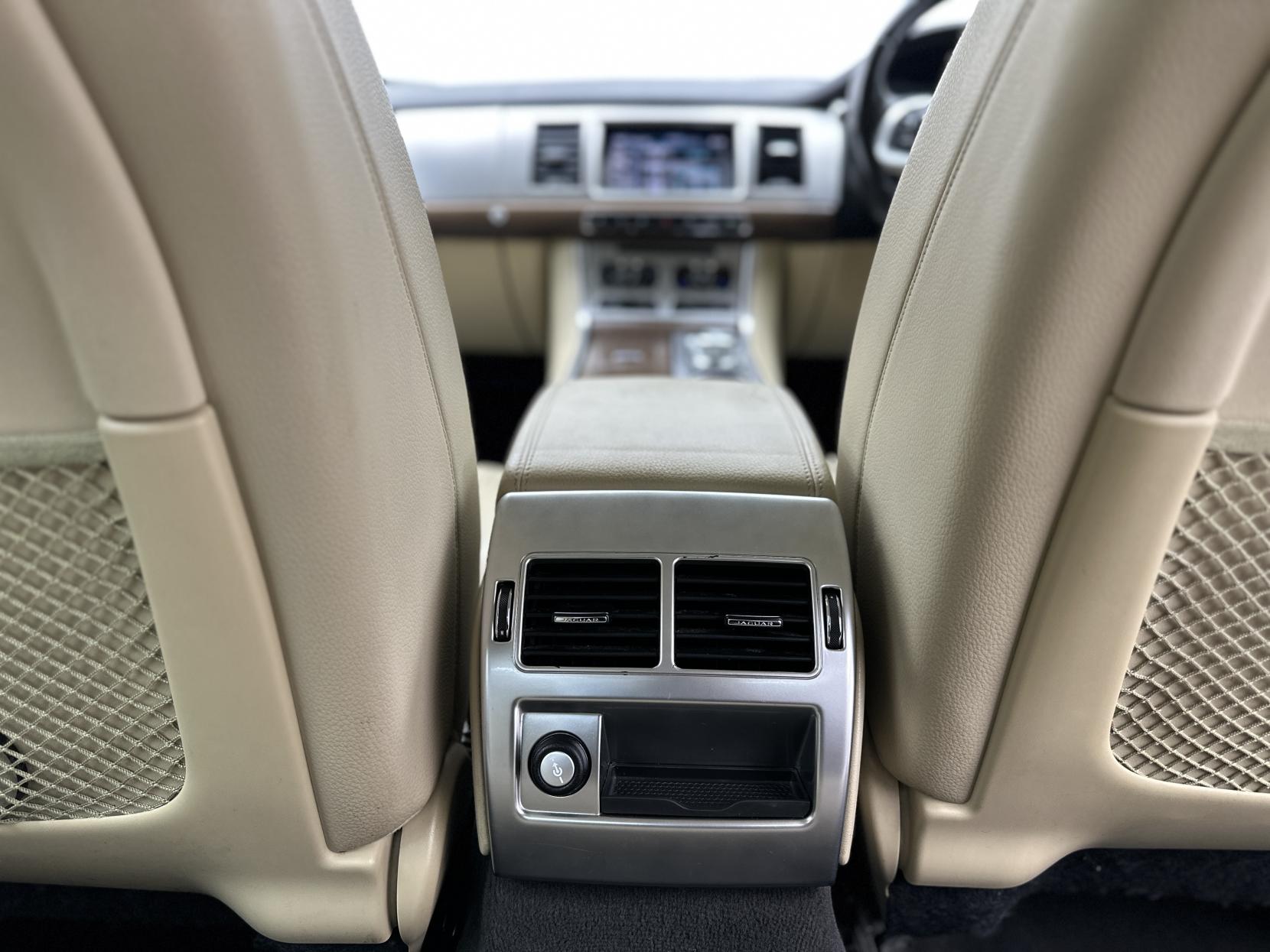 Jaguar XF 2.2d Luxury Saloon 4dr Diesel Auto Euro 5 (s/s) (163 ps)