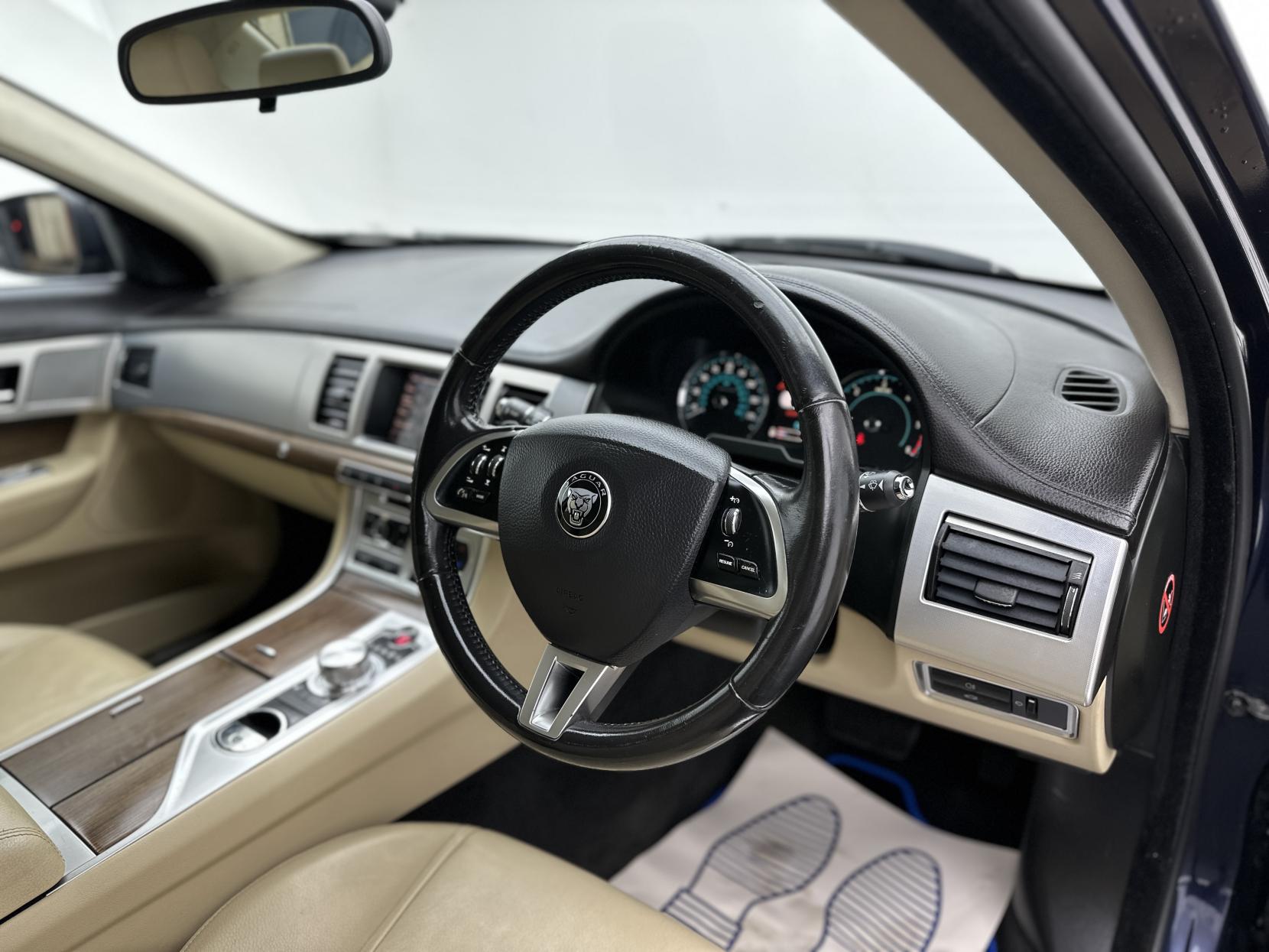 Jaguar XF 2.2d Luxury Saloon 4dr Diesel Auto Euro 5 (s/s) (163 ps)