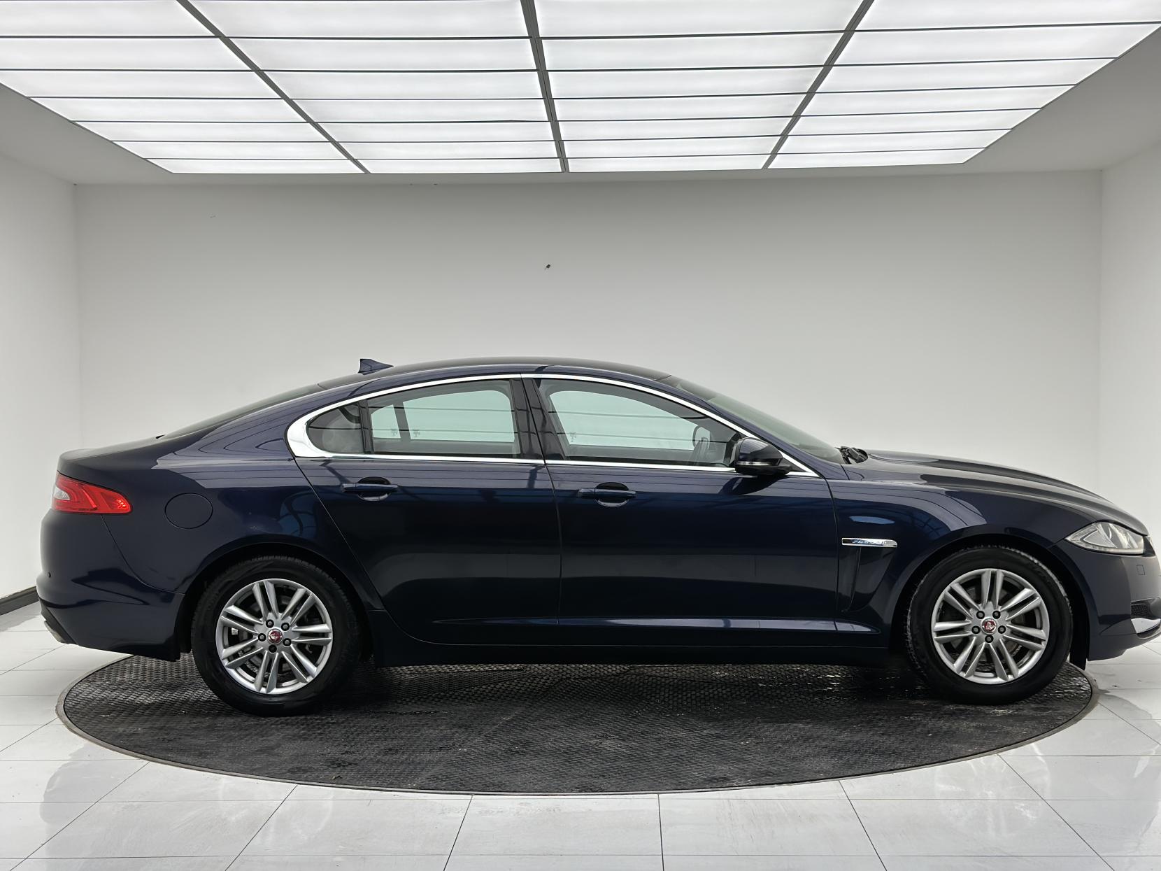 Jaguar XF 2.2d Luxury Saloon 4dr Diesel Auto Euro 5 (s/s) (163 ps)