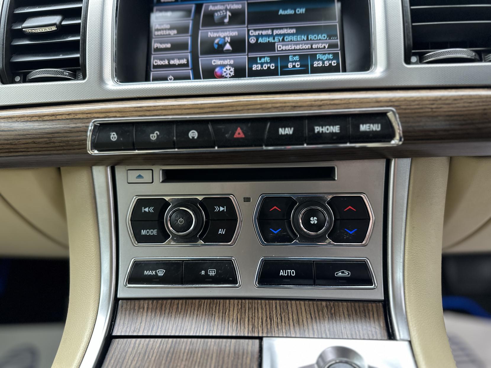 Jaguar XF 2.2d Luxury Saloon 4dr Diesel Auto Euro 5 (s/s) (163 ps)