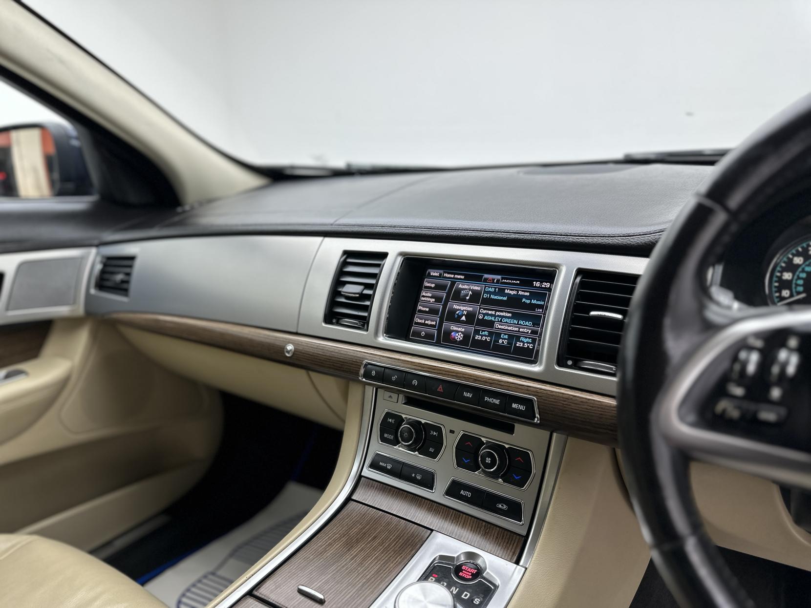 Jaguar XF 2.2d Luxury Saloon 4dr Diesel Auto Euro 5 (s/s) (163 ps)