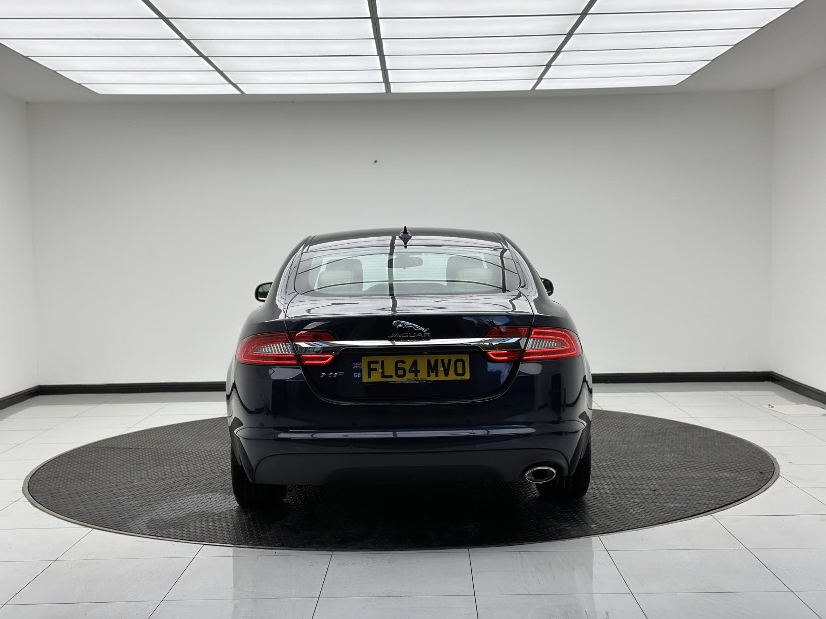 Jaguar XF 2.2d Luxury Saloon 4dr Diesel Auto Euro 5 (s/s) (163 ps)