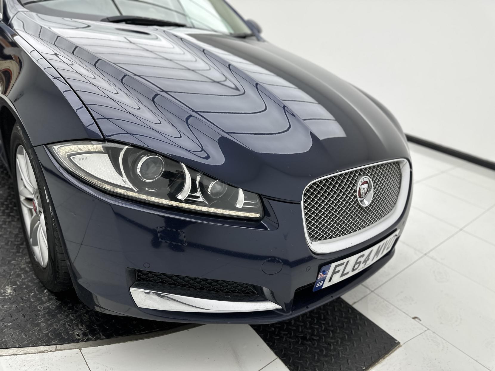 Jaguar XF 2.2d Luxury Saloon 4dr Diesel Auto Euro 5 (s/s) (163 ps)