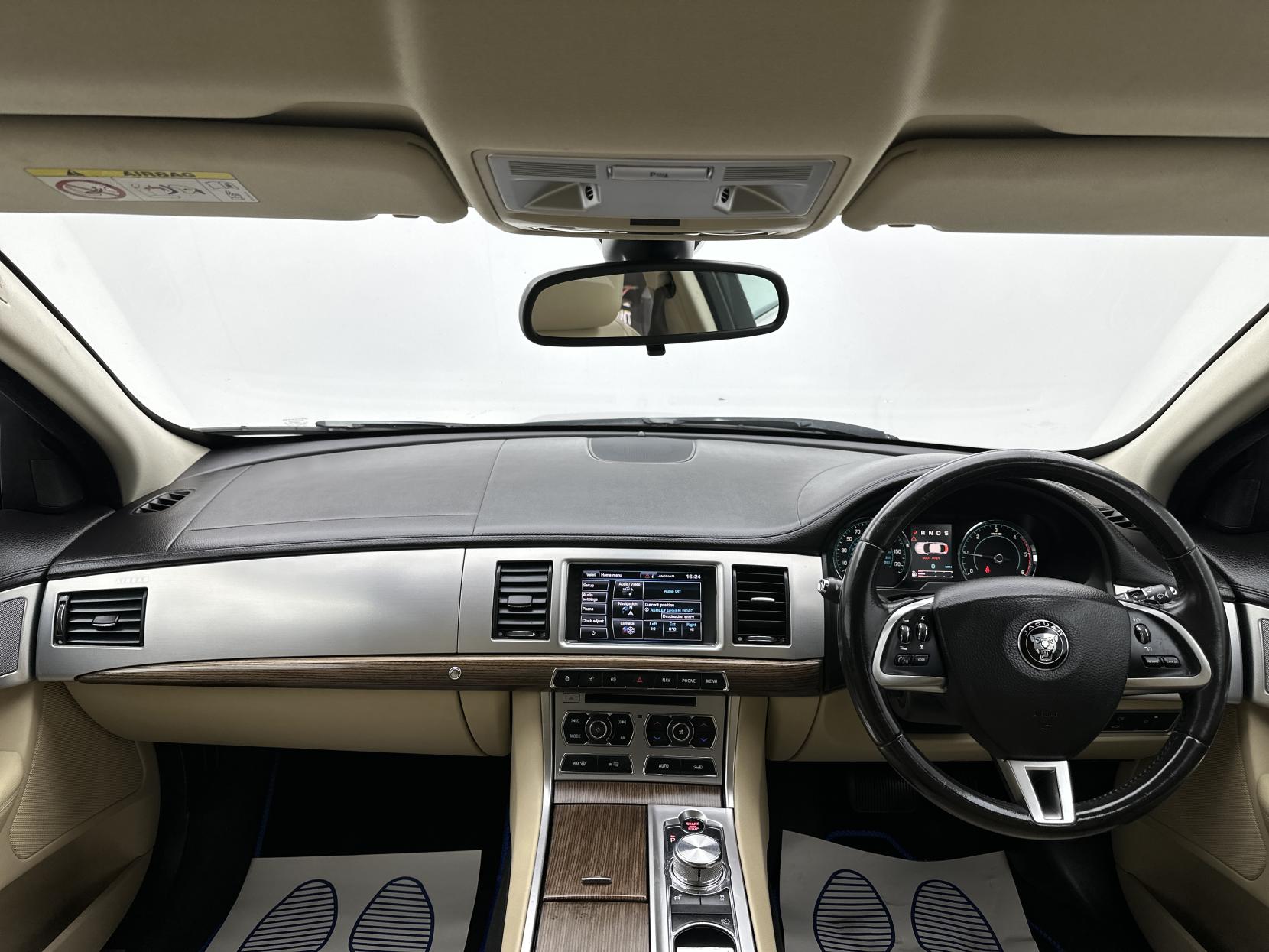 Jaguar XF 2.2d Luxury Saloon 4dr Diesel Auto Euro 5 (s/s) (163 ps)