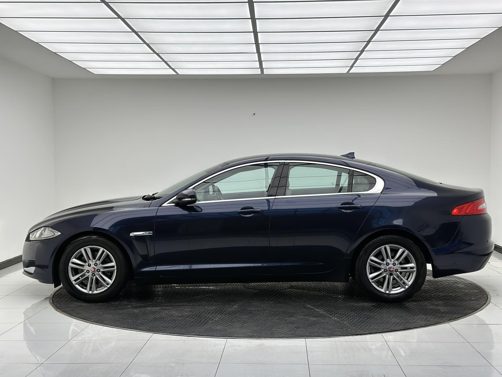 Jaguar XF 2.2d Luxury Saloon 4dr Diesel Auto Euro 5 (s/s) (163 ps)