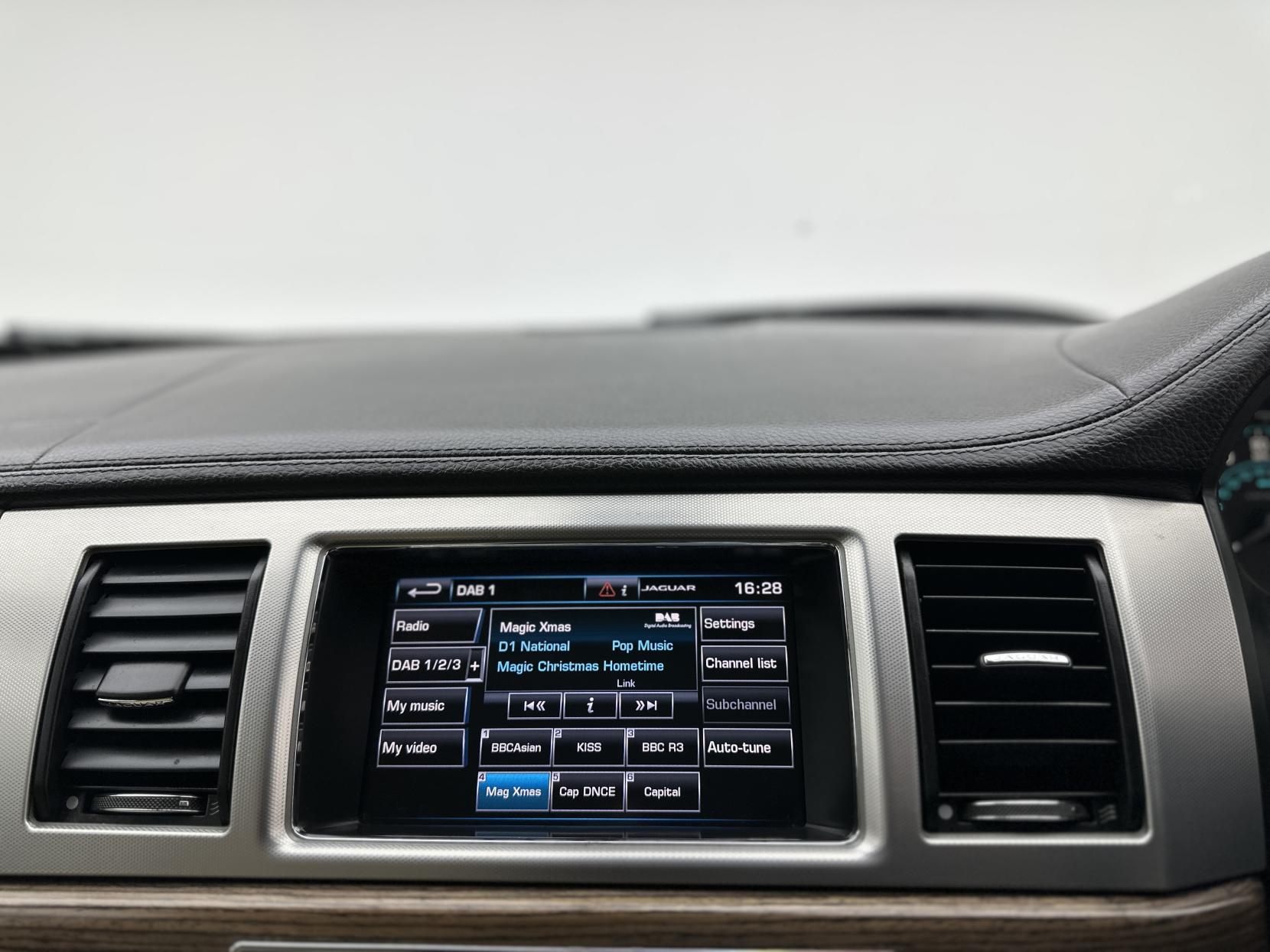 Jaguar XF 2.2d Luxury Saloon 4dr Diesel Auto Euro 5 (s/s) (163 ps)