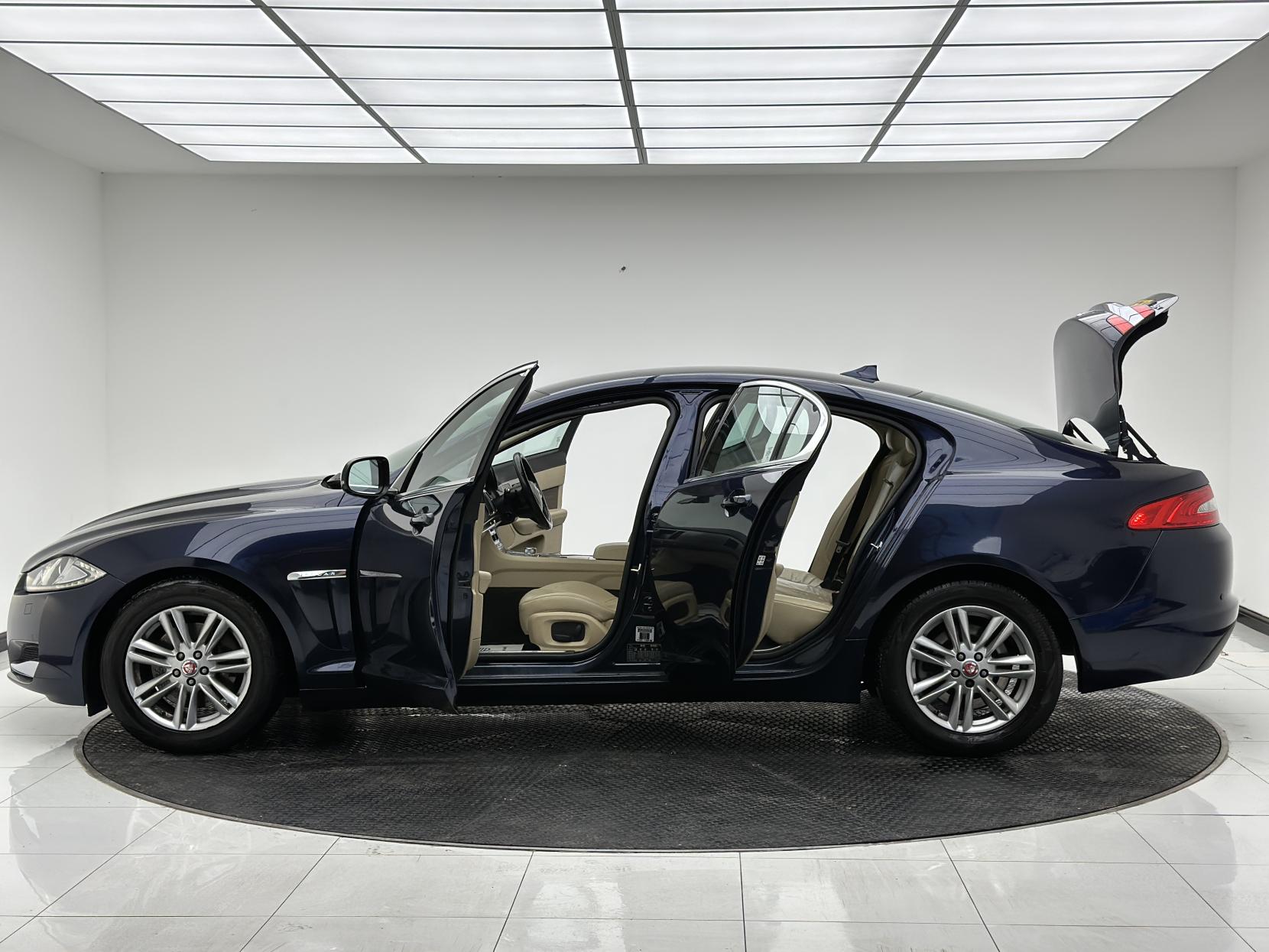 Jaguar XF 2.2d Luxury Saloon 4dr Diesel Auto Euro 5 (s/s) (163 ps)