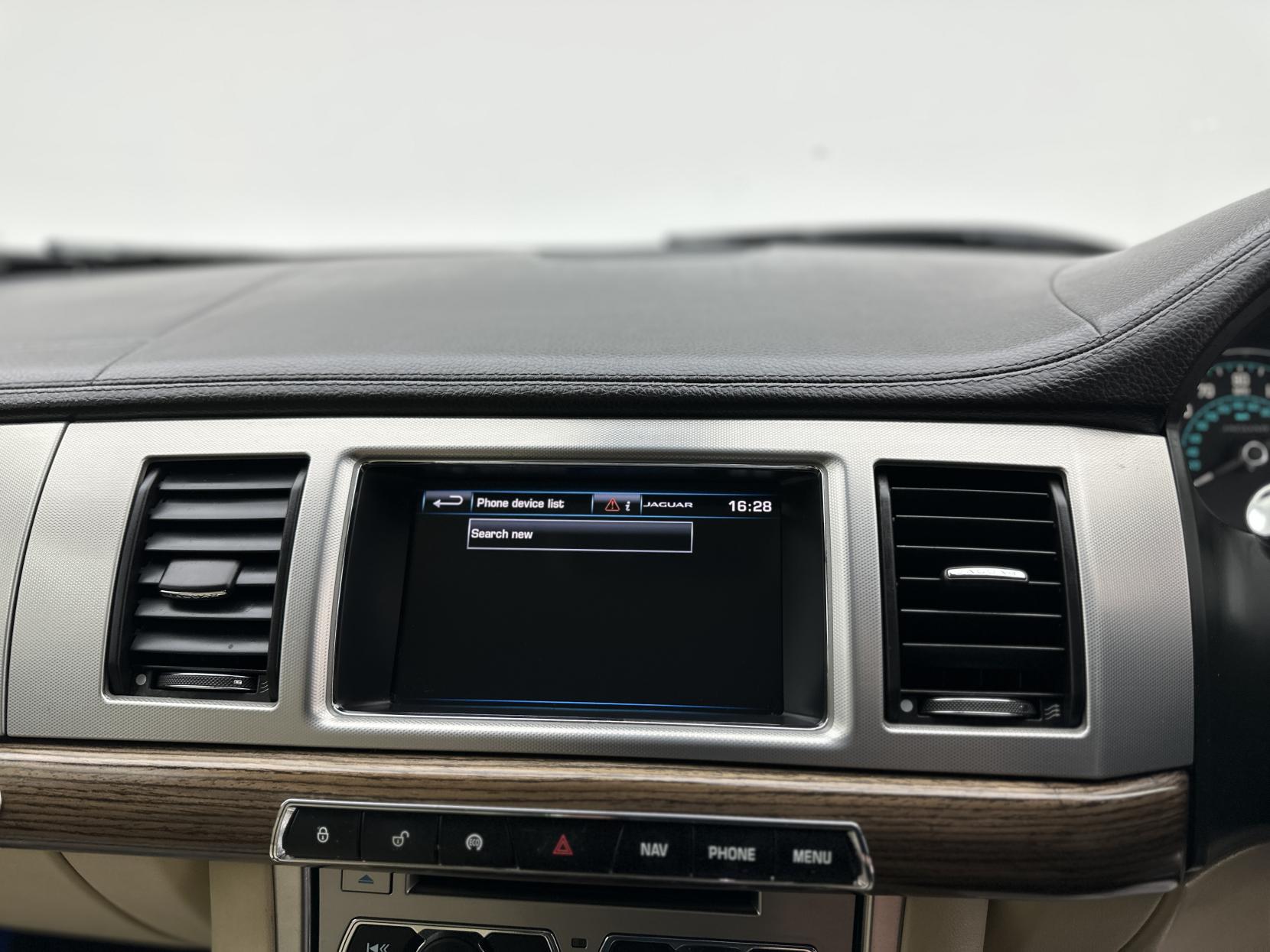 Jaguar XF 2.2d Luxury Saloon 4dr Diesel Auto Euro 5 (s/s) (163 ps)