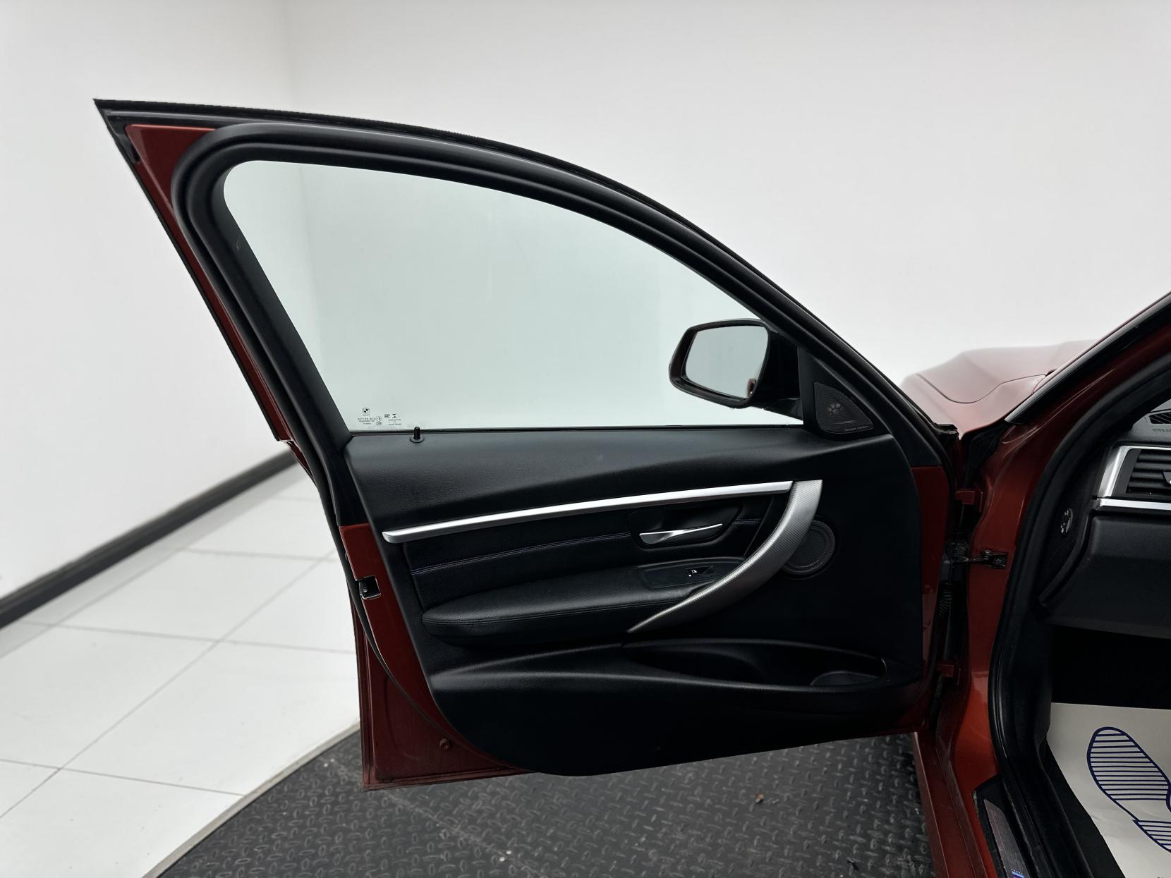 BMW 3 Series 2.0 330e 7.6kWh M Sport Saloon 4dr Petrol Plug-in Hybrid Auto Euro 6 (s/s) (252 ps)