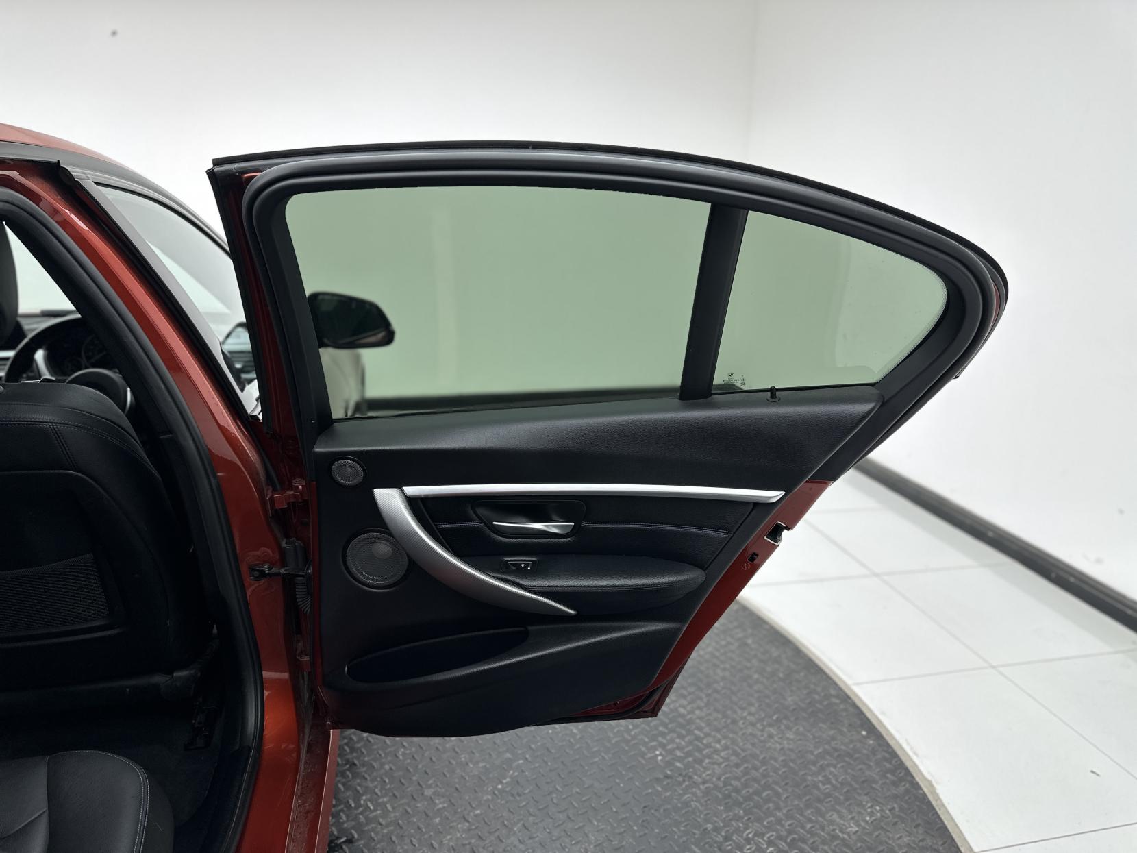 BMW 3 Series 2.0 330e 7.6kWh M Sport Saloon 4dr Petrol Plug-in Hybrid Auto Euro 6 (s/s) (252 ps)