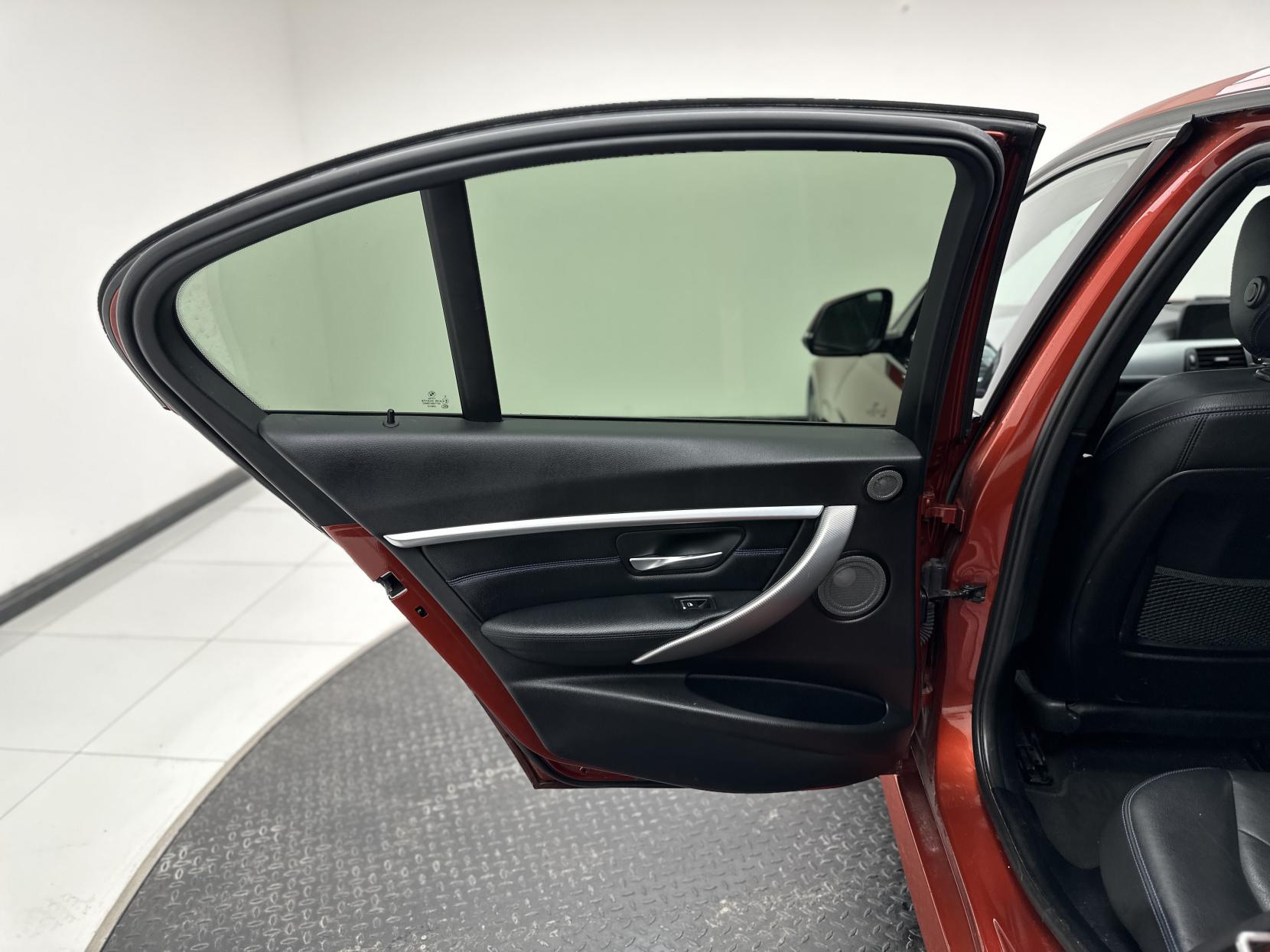 BMW 3 Series 2.0 330e 7.6kWh M Sport Saloon 4dr Petrol Plug-in Hybrid Auto Euro 6 (s/s) (252 ps)