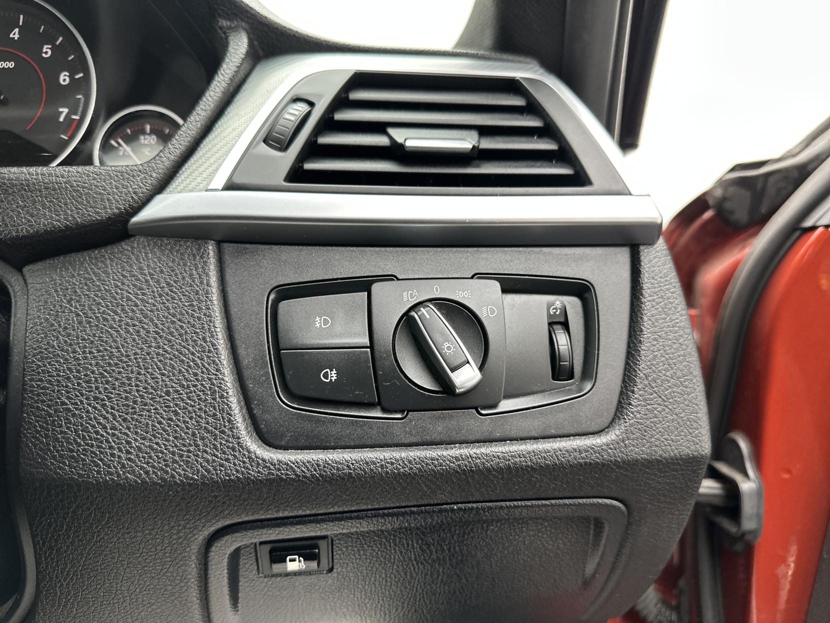 BMW 3 Series 2.0 330e 7.6kWh M Sport Saloon 4dr Petrol Plug-in Hybrid Auto Euro 6 (s/s) (252 ps)