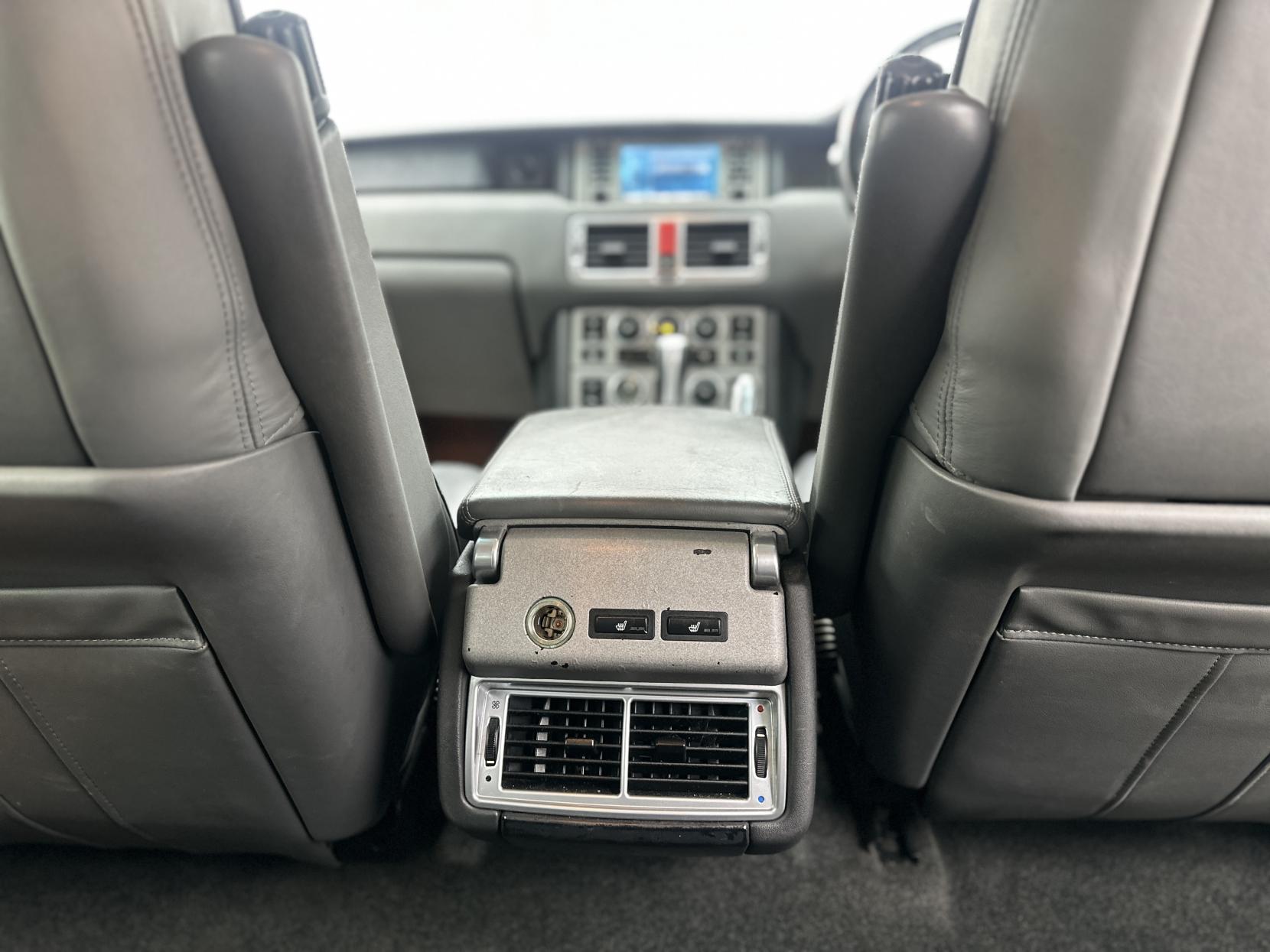 Land Rover Range Rover 4.4 V8 Vogue Station Wagon 5dr Petrol Automatic (389 g/km, 282 bhp)