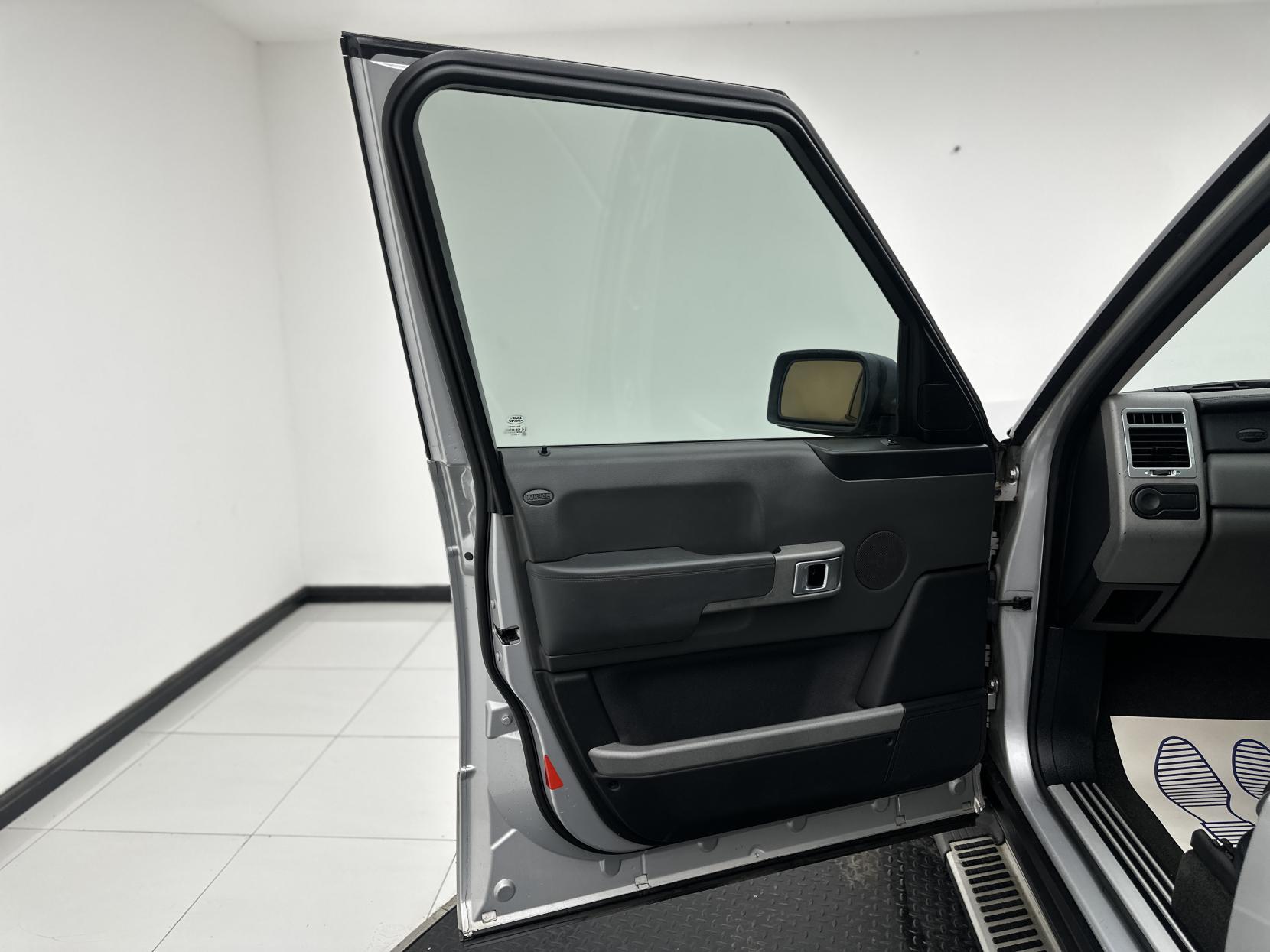 Land Rover Range Rover 4.4 V8 Vogue Station Wagon 5dr Petrol Automatic (389 g/km, 282 bhp)