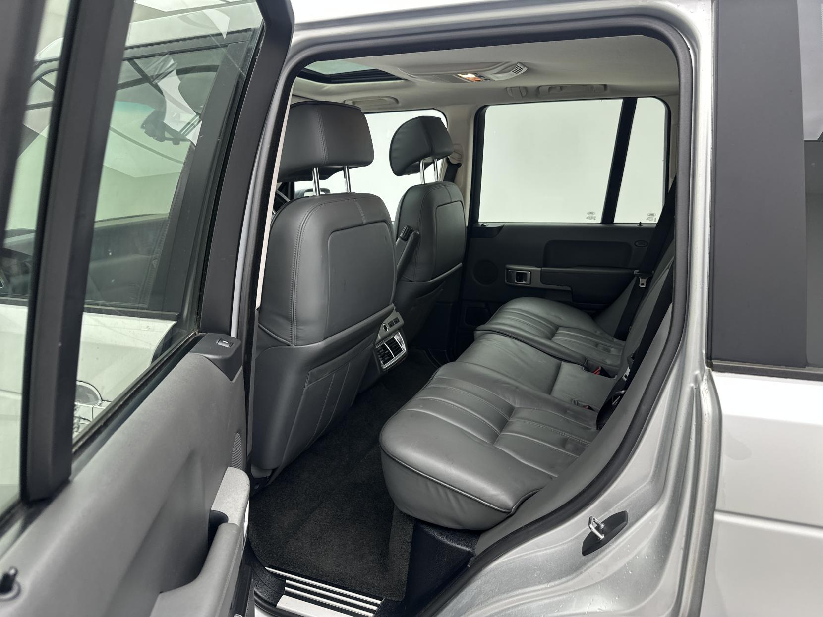 Land Rover Range Rover 4.4 V8 Vogue Station Wagon 5dr Petrol Automatic (389 g/km, 282 bhp)