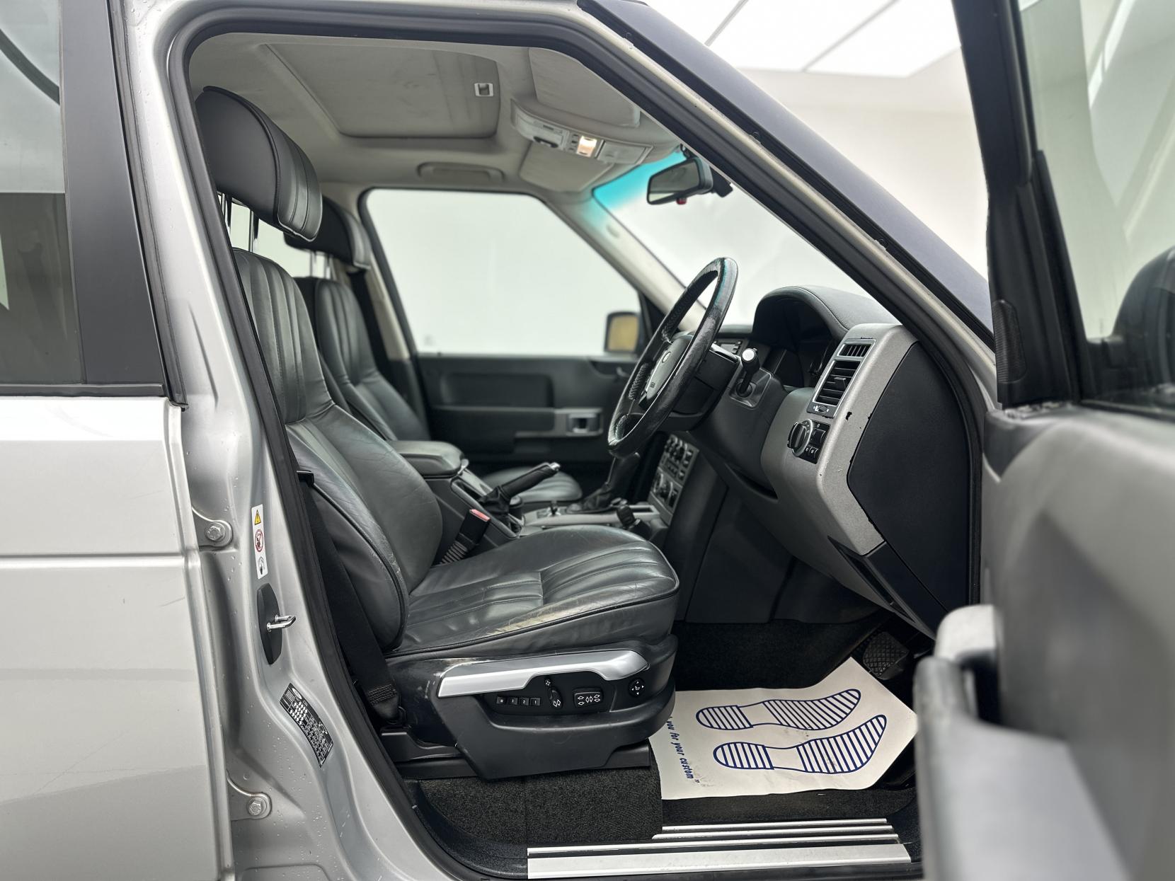 Land Rover Range Rover 4.4 V8 Vogue Station Wagon 5dr Petrol Automatic (389 g/km, 282 bhp)