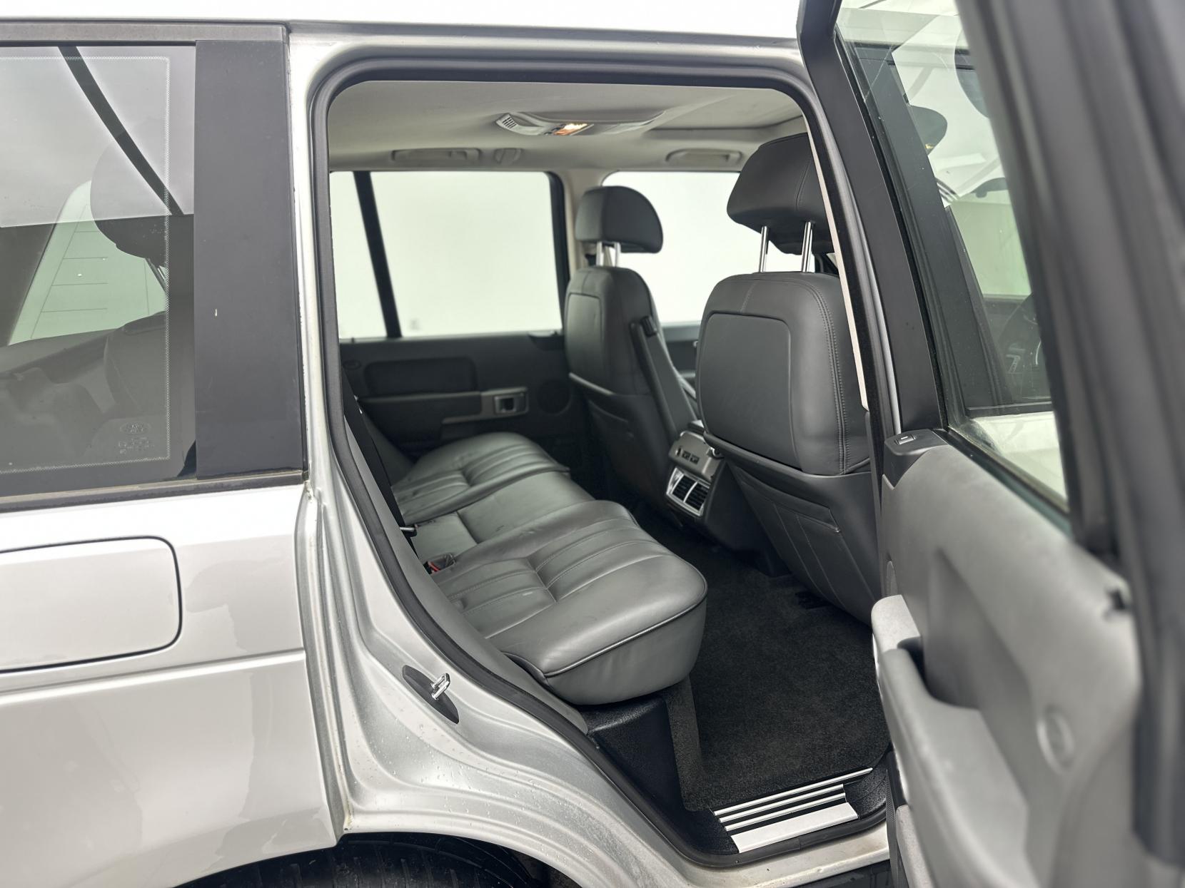 Land Rover Range Rover 4.4 V8 Vogue Station Wagon 5dr Petrol Automatic (389 g/km, 282 bhp)