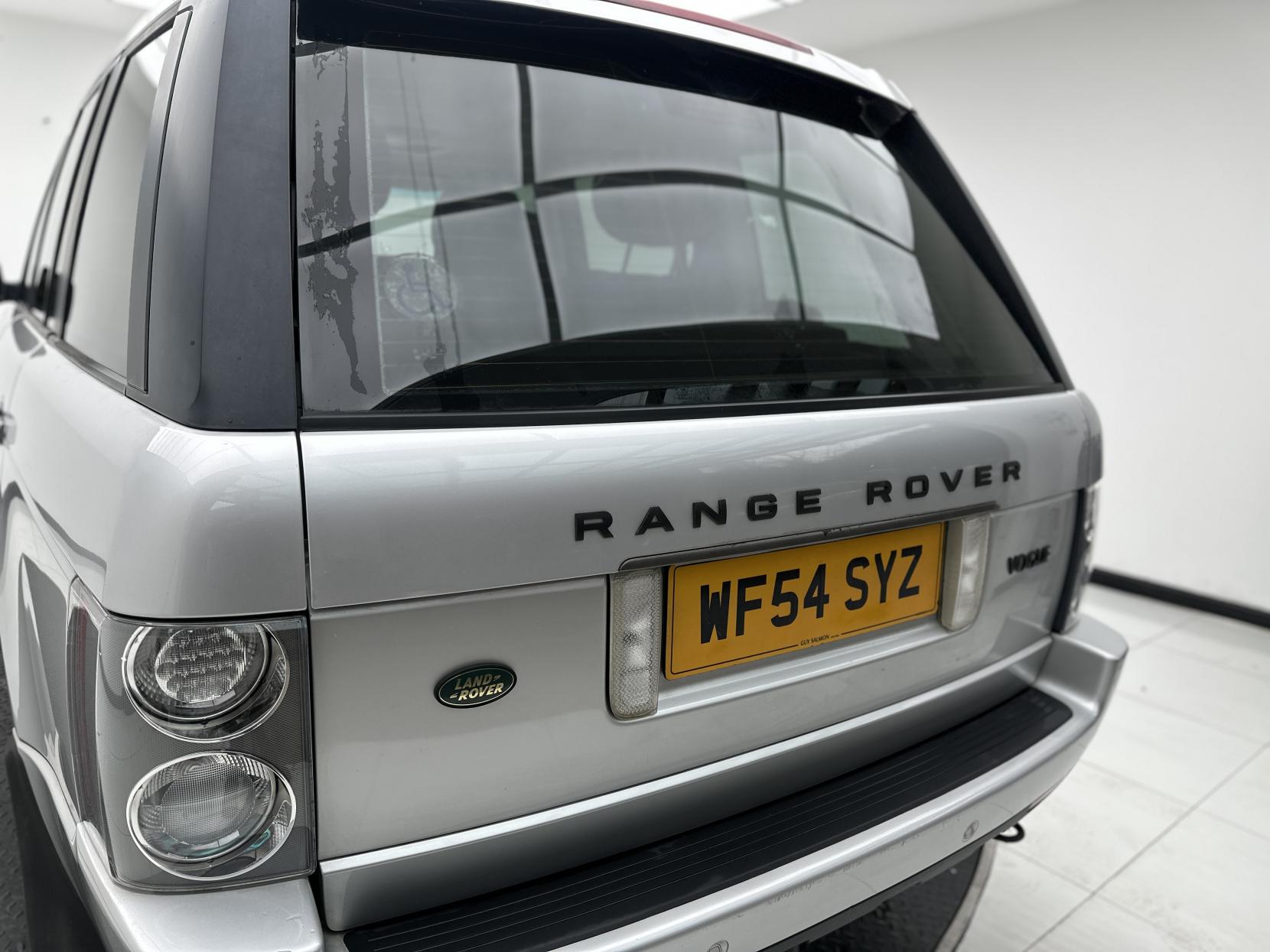 Land Rover Range Rover 4.4 V8 Vogue Station Wagon 5dr Petrol Automatic (389 g/km, 282 bhp)