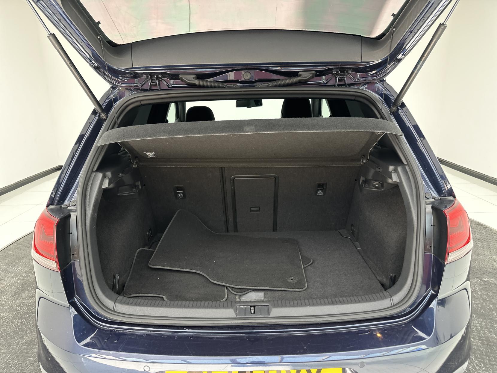 Volkswagen Golf 1.4 TSI BlueMotion Tech ACT R-Line Hatchback 5dr Petrol DSG Euro 6 (s/s) (150 ps)