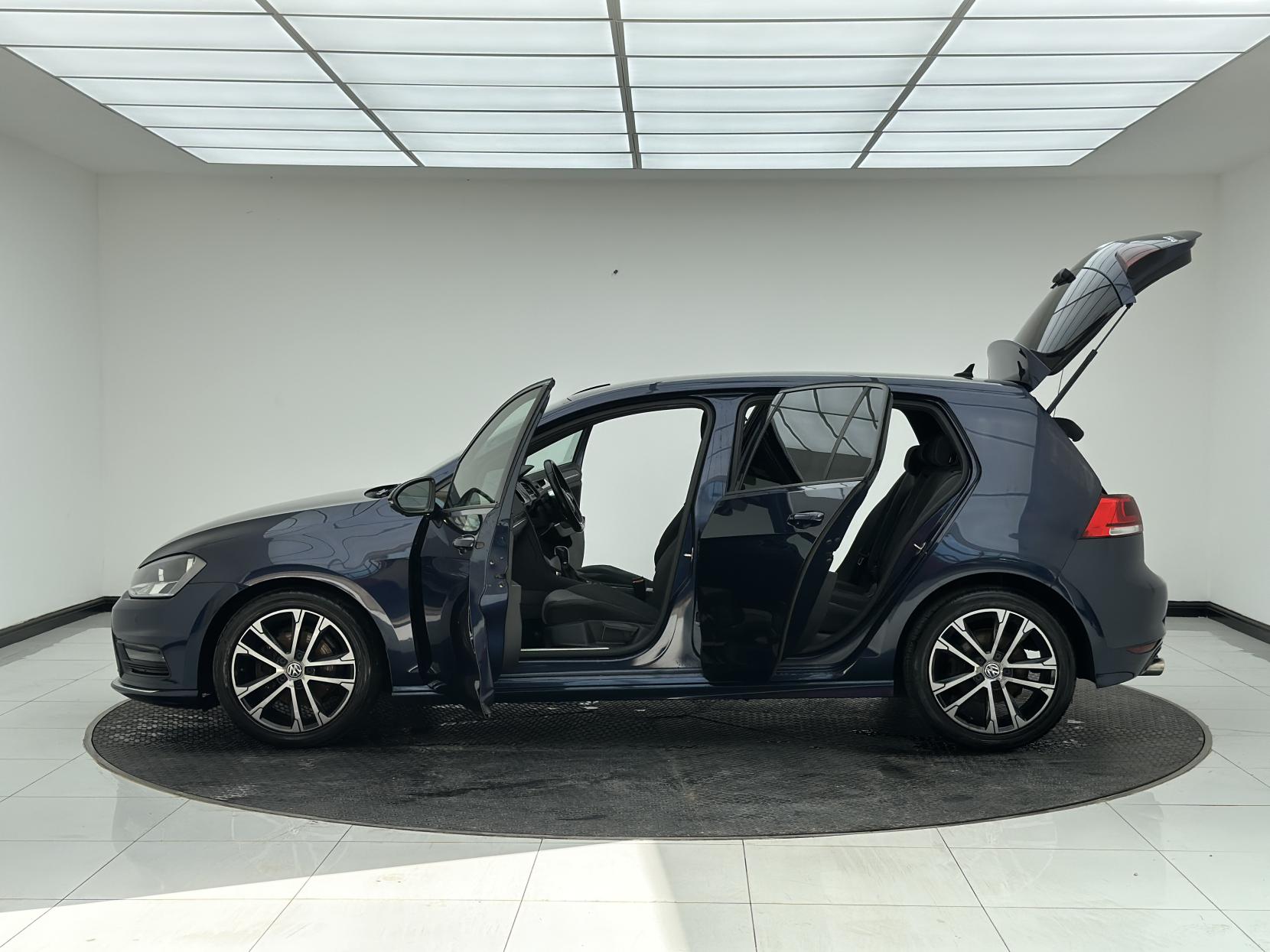 Volkswagen Golf 1.4 TSI BlueMotion Tech ACT R-Line Hatchback 5dr Petrol DSG Euro 6 (s/s) (150 ps)