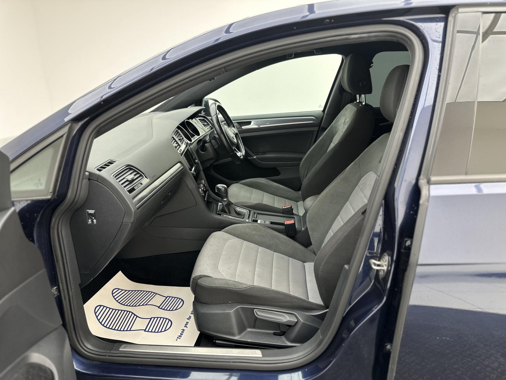 Volkswagen Golf 1.4 TSI BlueMotion Tech ACT R-Line Hatchback 5dr Petrol DSG Euro 6 (s/s) (150 ps)