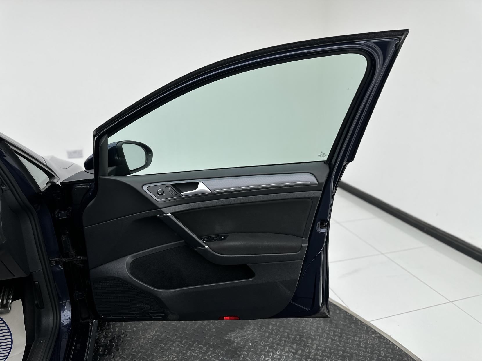 Volkswagen Golf 1.4 TSI BlueMotion Tech ACT R-Line Hatchback 5dr Petrol DSG Euro 6 (s/s) (150 ps)