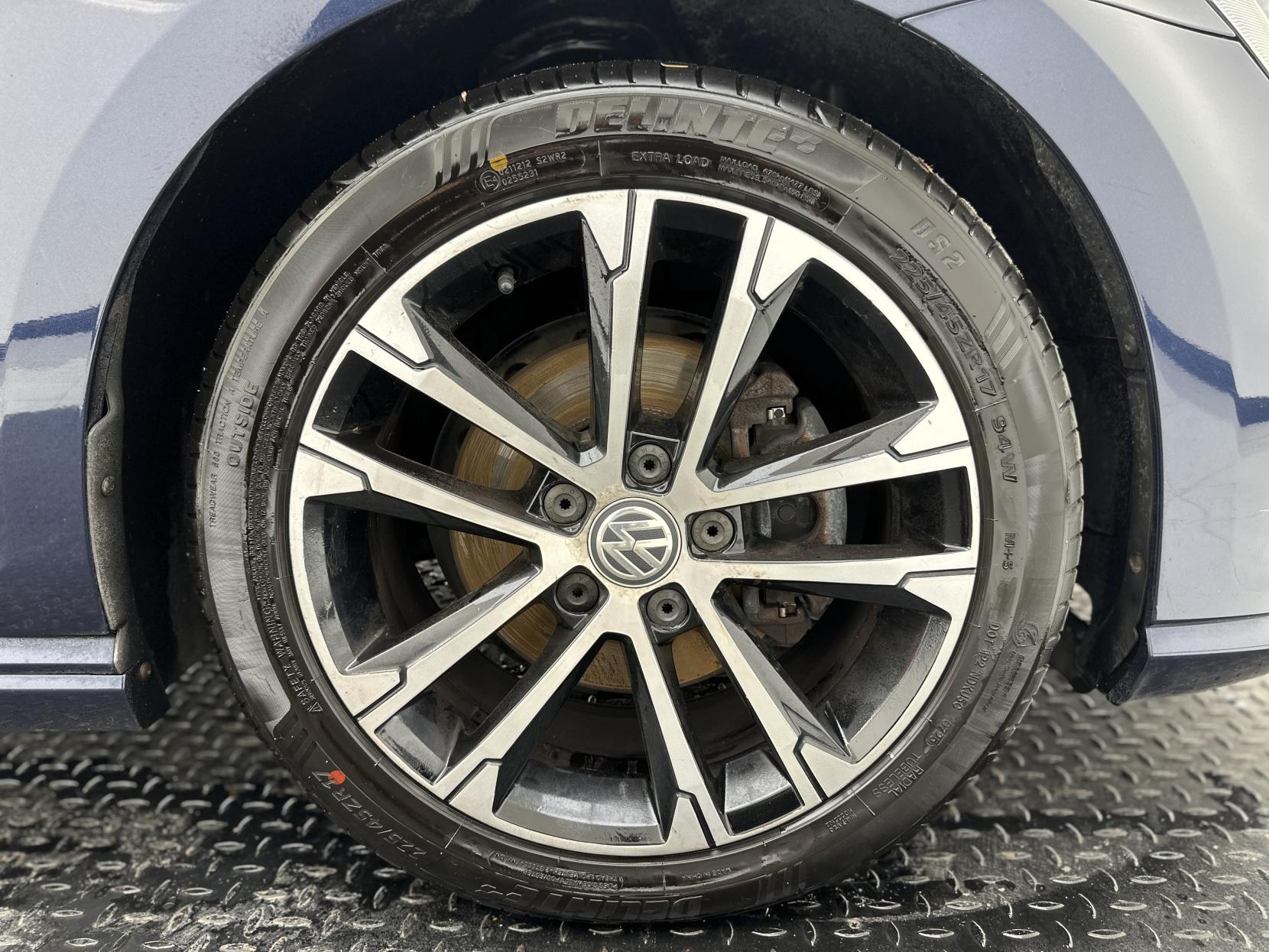 Volkswagen Golf 1.4 TSI BlueMotion Tech ACT R-Line Hatchback 5dr Petrol DSG Euro 6 (s/s) (150 ps)