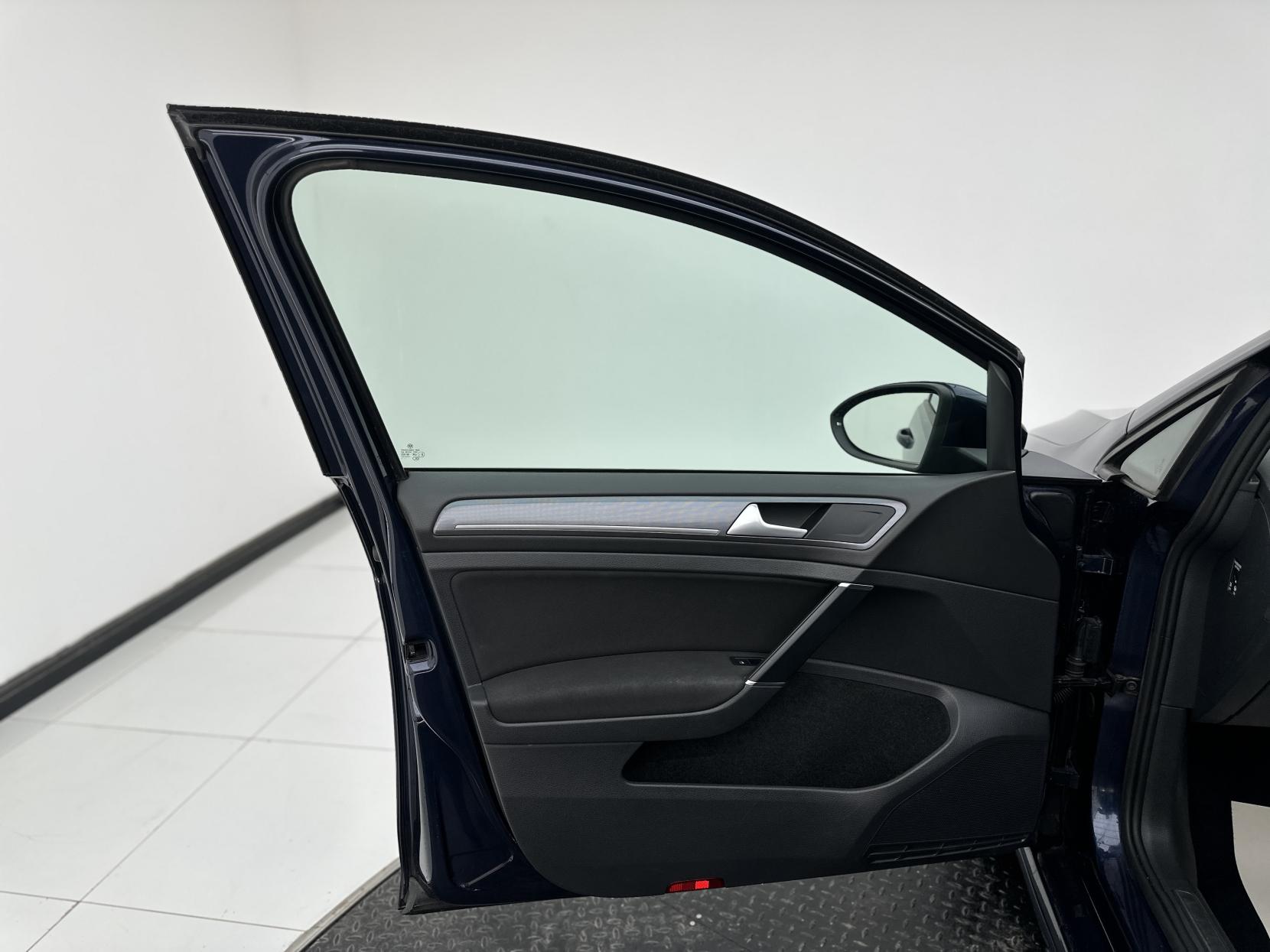 Volkswagen Golf 1.4 TSI BlueMotion Tech ACT R-Line Hatchback 5dr Petrol DSG Euro 6 (s/s) (150 ps)