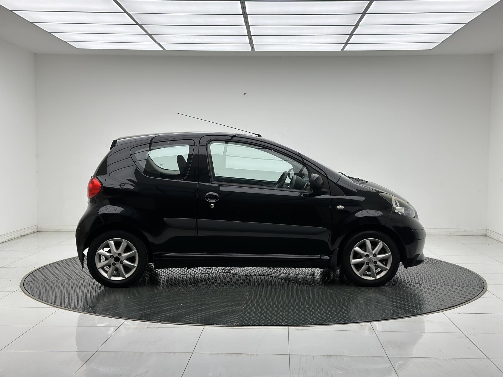 Toyota AYGO 1.0 VVT-i Black Hatchback 3dr Petrol Manual Euro 4 (67 bhp)