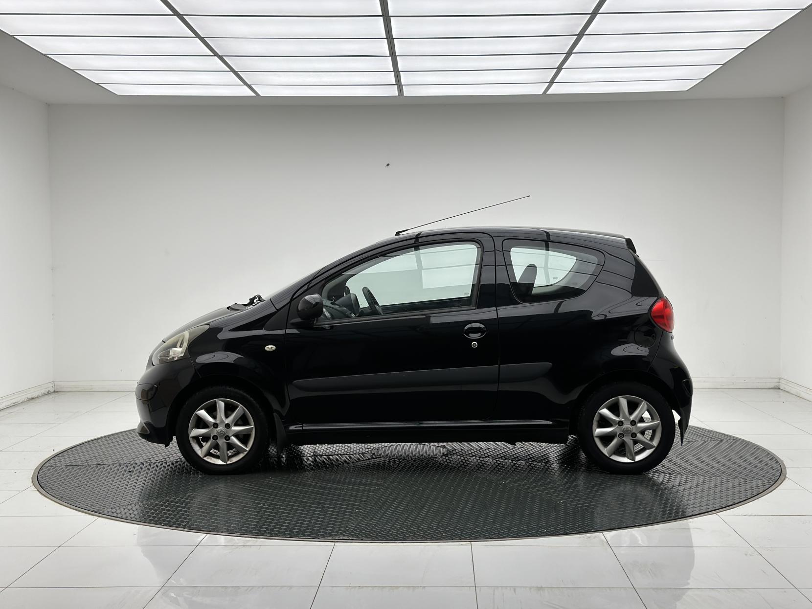 Toyota AYGO 1.0 VVT-i Black Hatchback 3dr Petrol Manual Euro 4 (67 bhp)