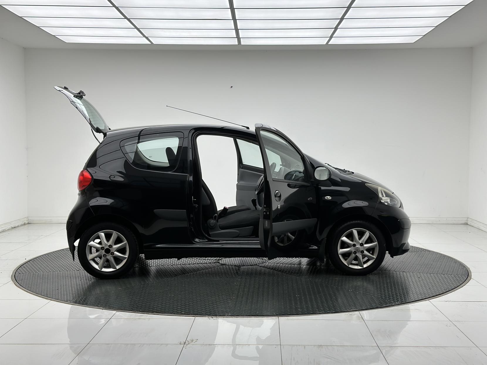 Toyota AYGO 1.0 VVT-i Black Hatchback 3dr Petrol Manual Euro 4 (67 bhp)