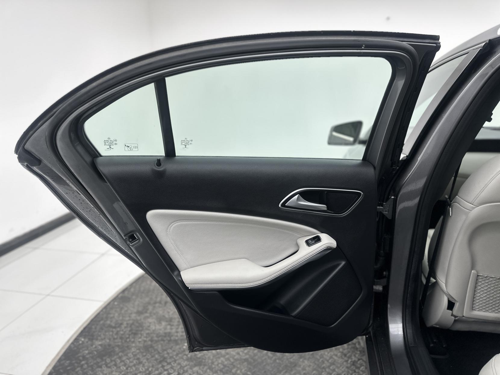 Mercedes-Benz A Class 1.5 A180d Sport (Premium Plus) Hatchback 5dr Diesel 7G-DCT Euro 6 (s/s) (109 ps)