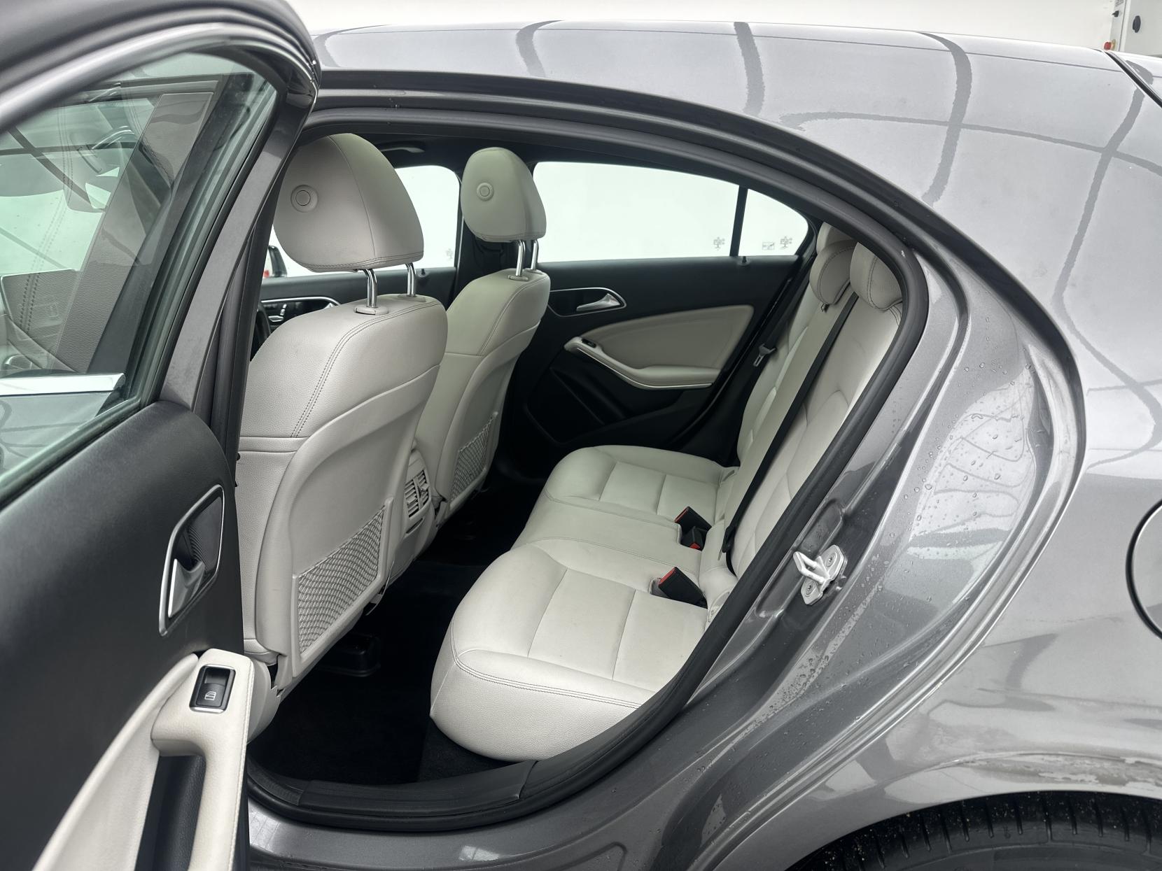 Mercedes-Benz A Class 1.5 A180d Sport (Premium Plus) Hatchback 5dr Diesel 7G-DCT Euro 6 (s/s) (109 ps)